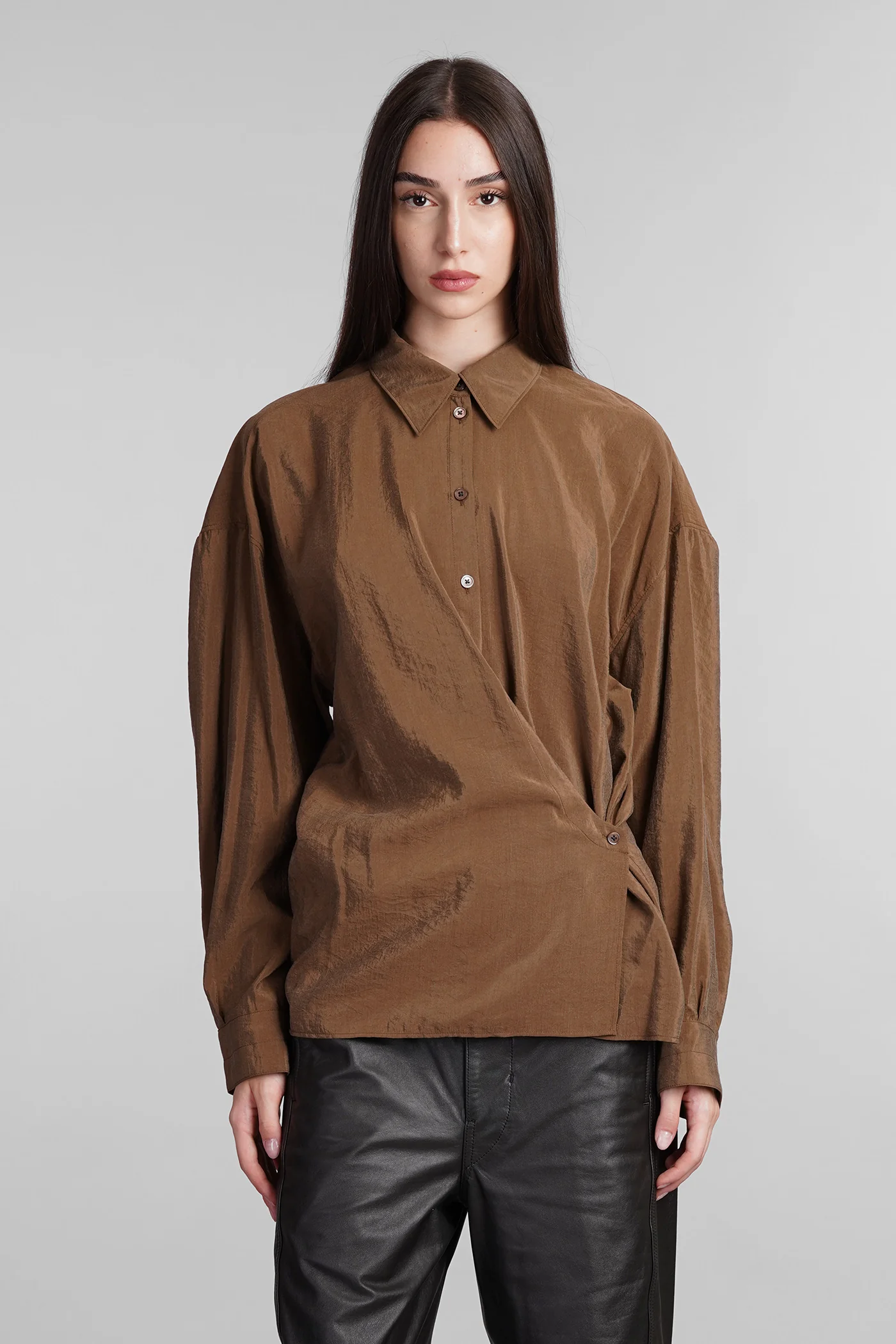 Shirt in brown silk