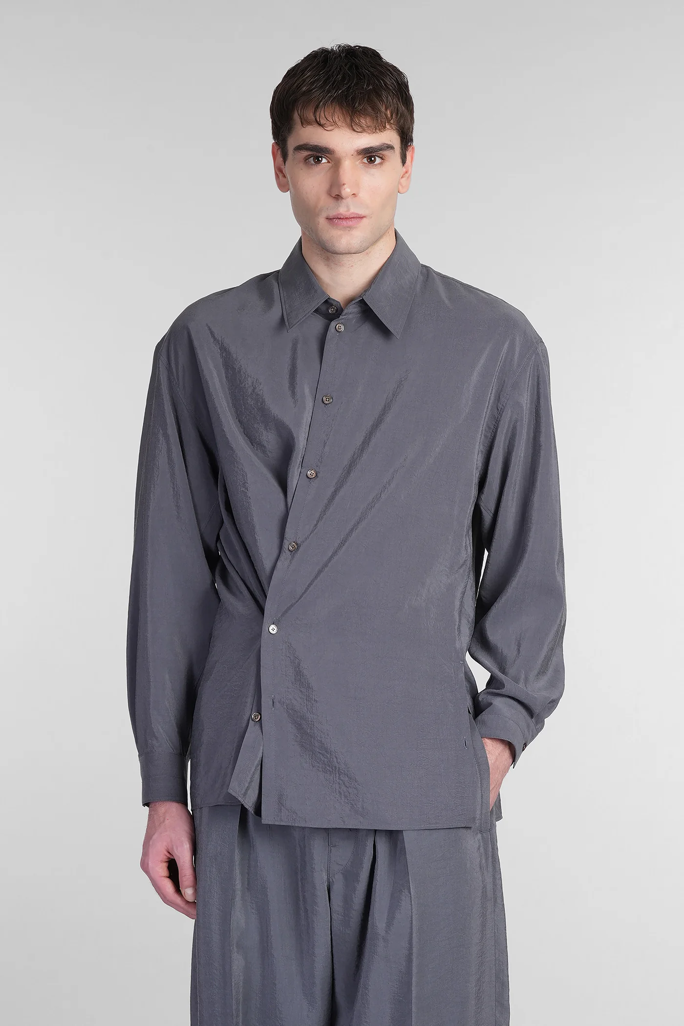 Shirt in grey silk