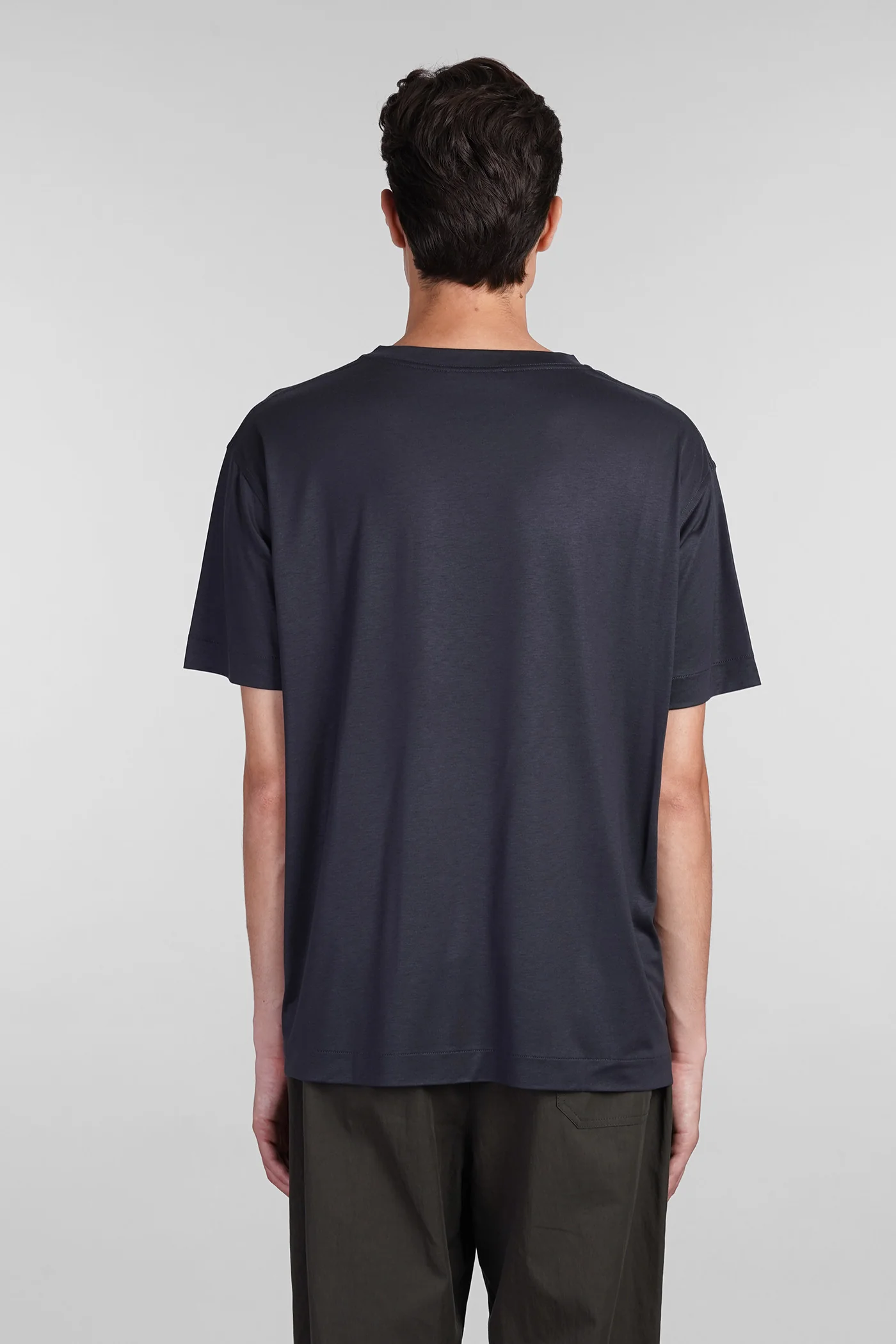 T-Shirt in blue silk - Image 3