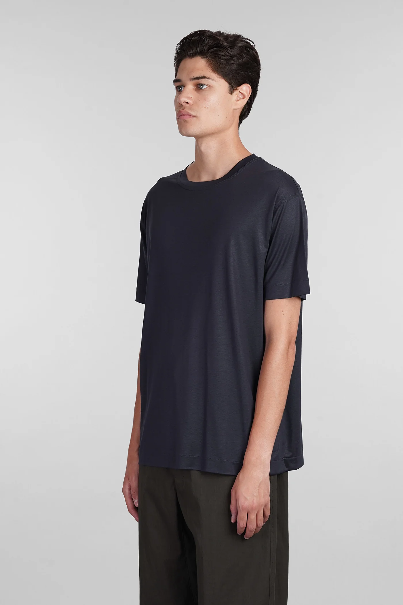 T-Shirt in blue silk - Image 4