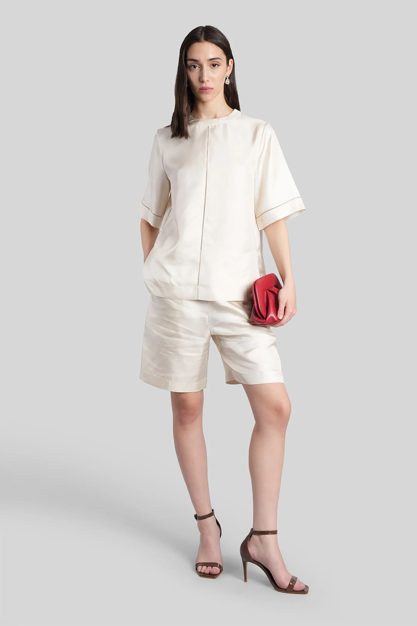Zinia lds Shorts in beige silk - Image 2