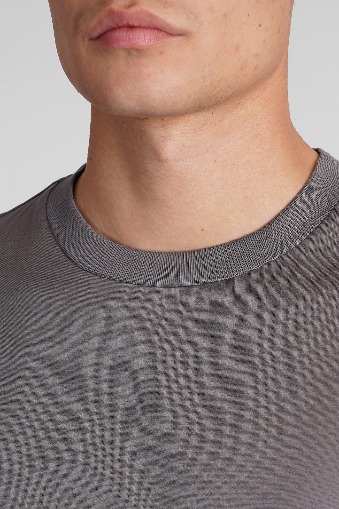 B213 basic T-Shirt in grey cotton - Image 10