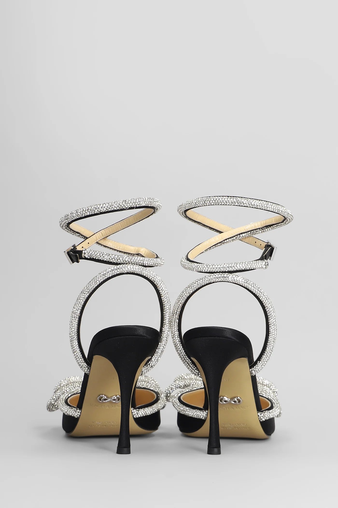 Pumps in black satin - Image 4
