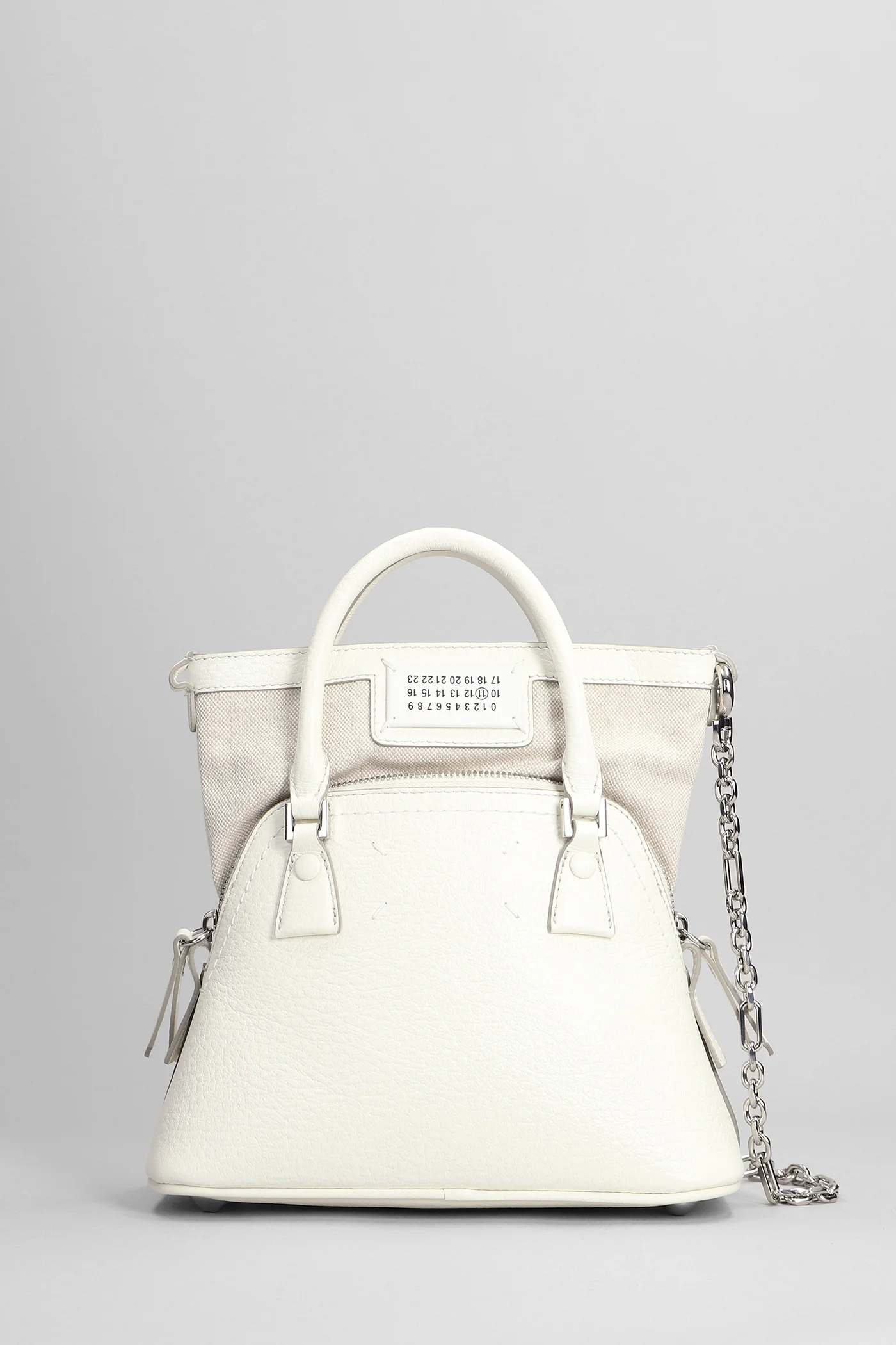 Hand bag in white leather