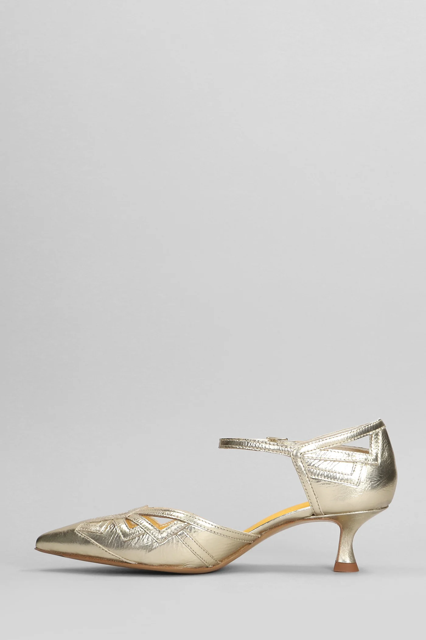 Pumps in platinum leather - Image 3