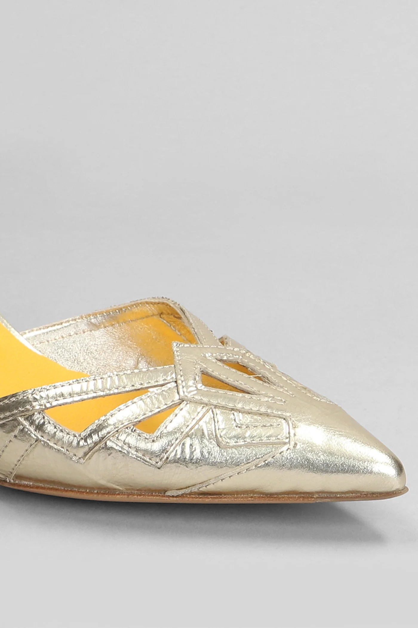 Pumps in platinum leather - Image 5