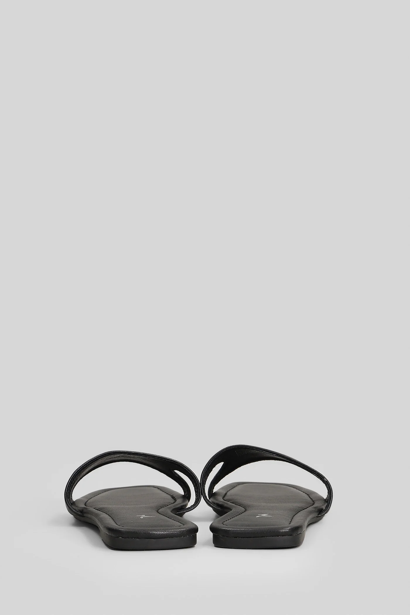 Emi Flat sandal-slipper in black leather - Image 4