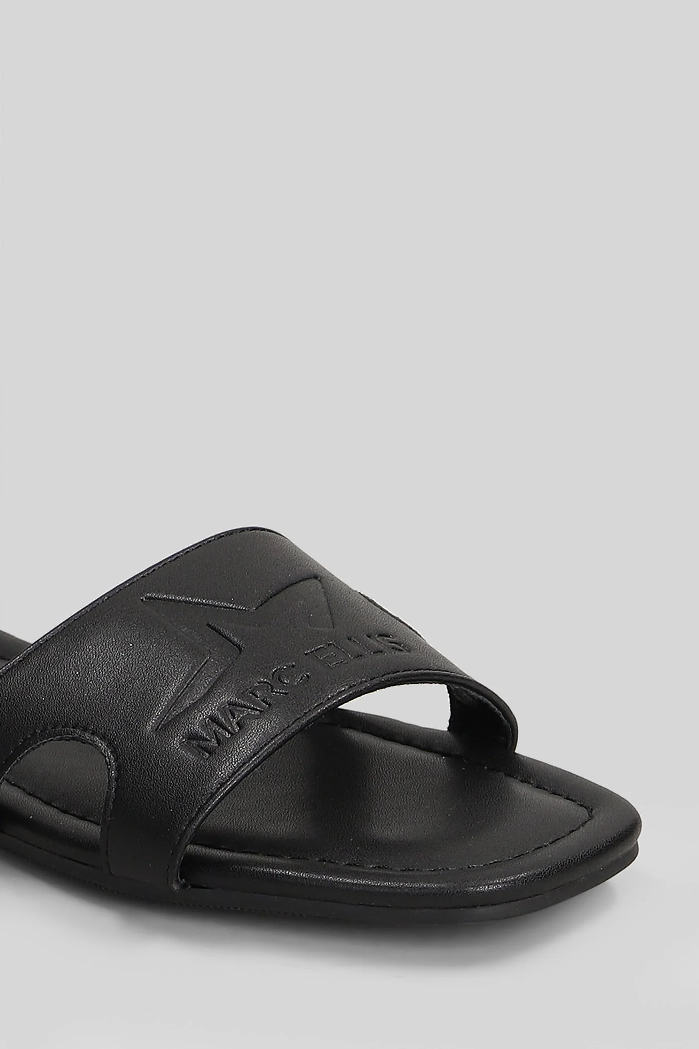 Emi Flat sandal-slipper in black leather - Image 5