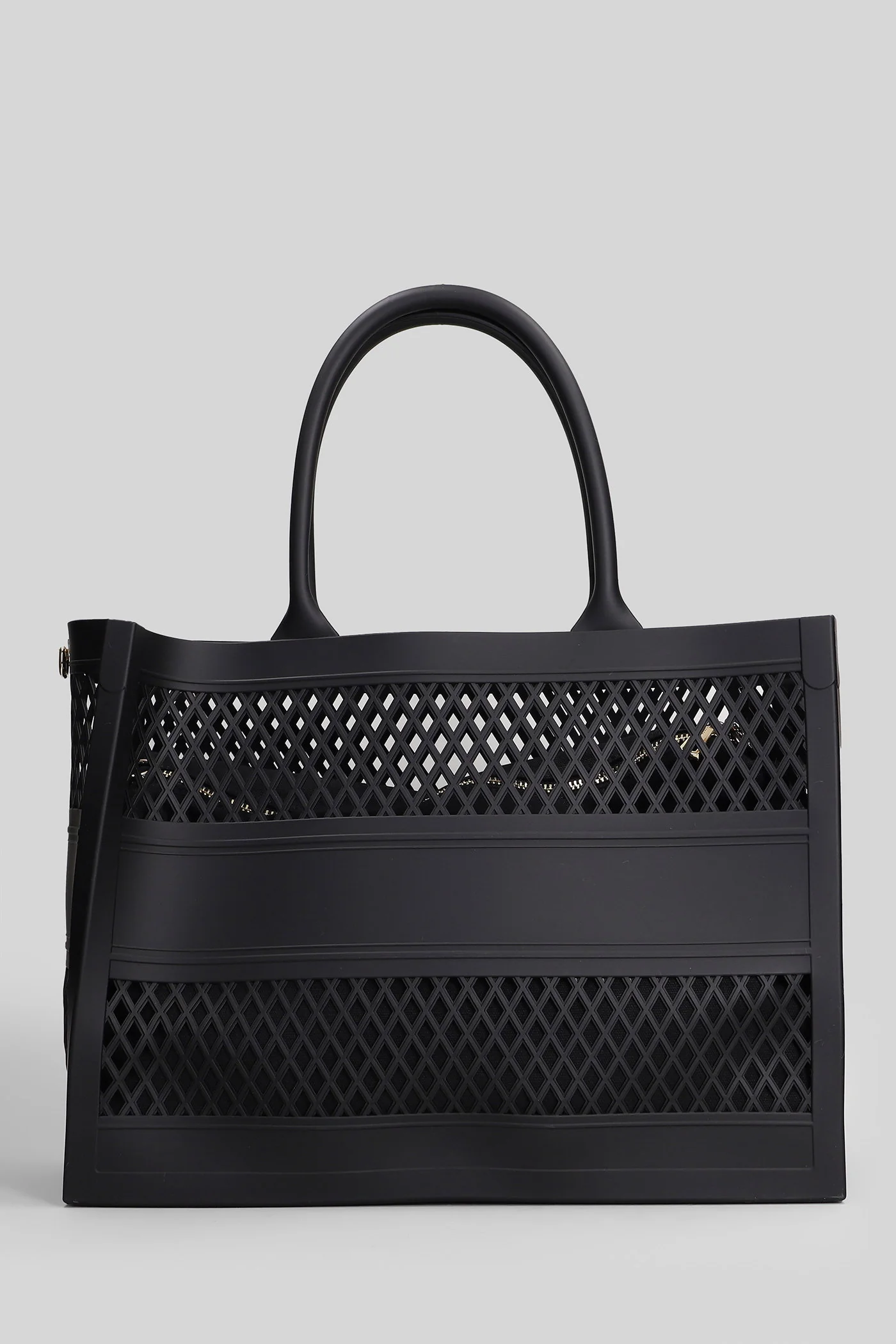 Flat Sponge M Tote in black Polyuretan - Image 3