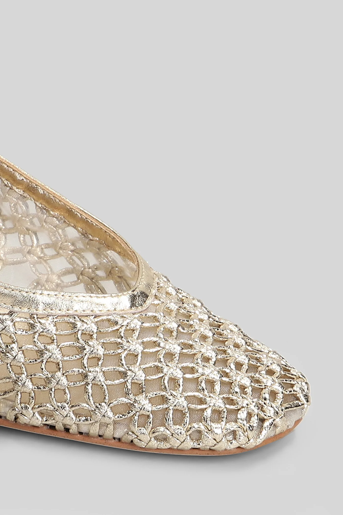 Pumps in gold leather - Image 4