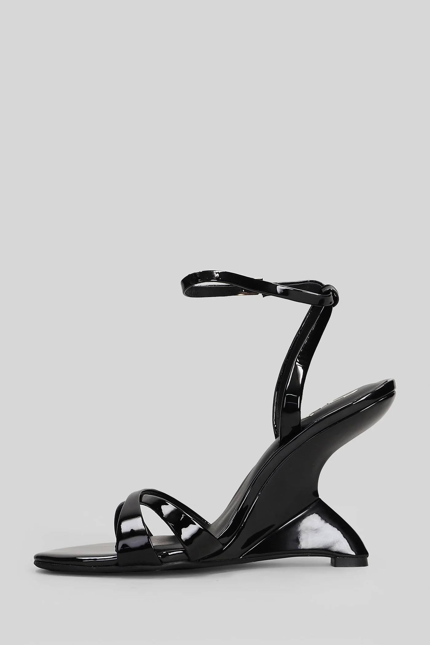 Sandals in black patent leather - Image 3