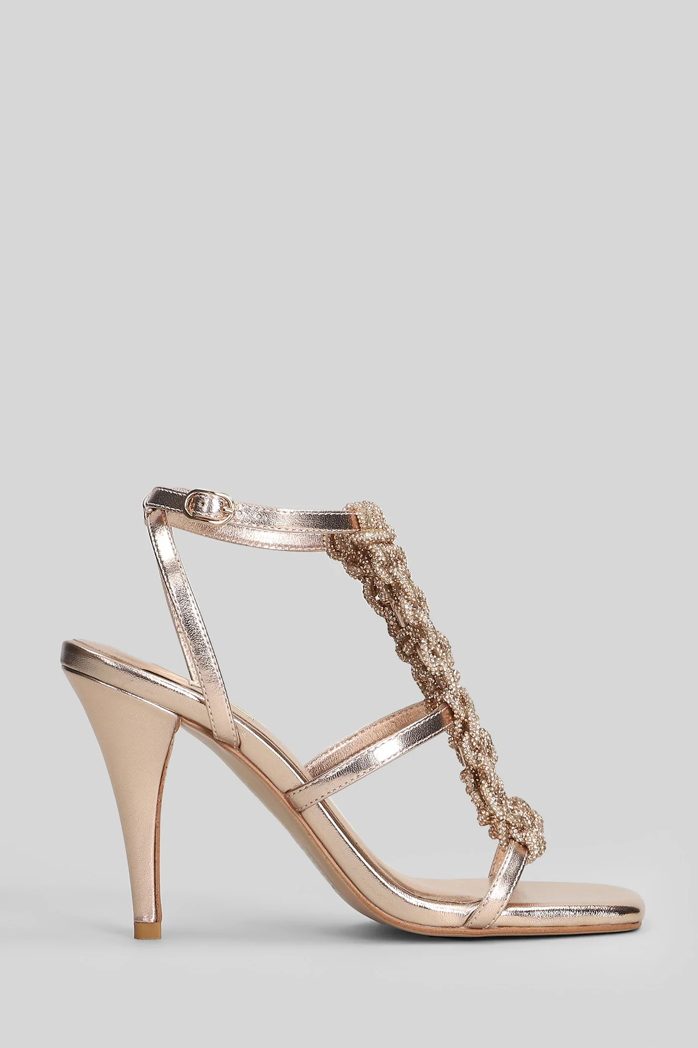 Sandals in rose-pink leather