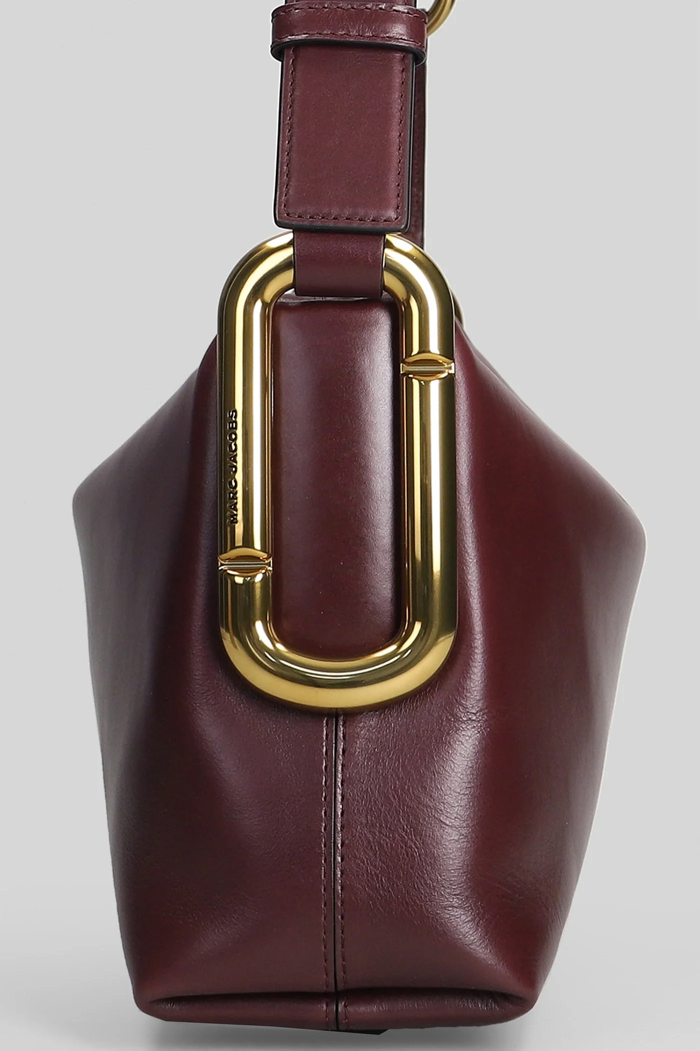 Medium shoulder bag Shoulder bag in bordeaux leather - Image 4