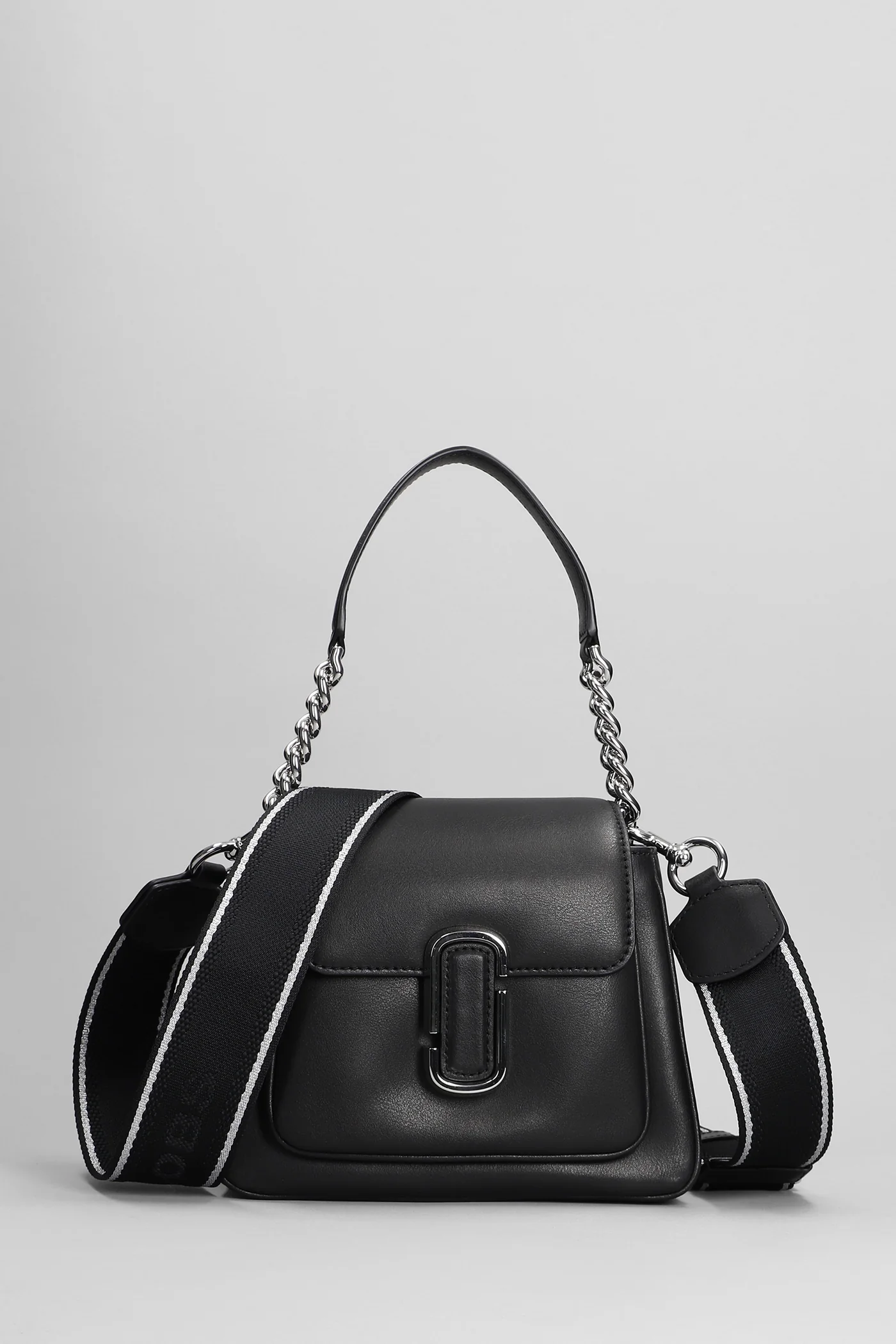 Shoulder bag in black leather