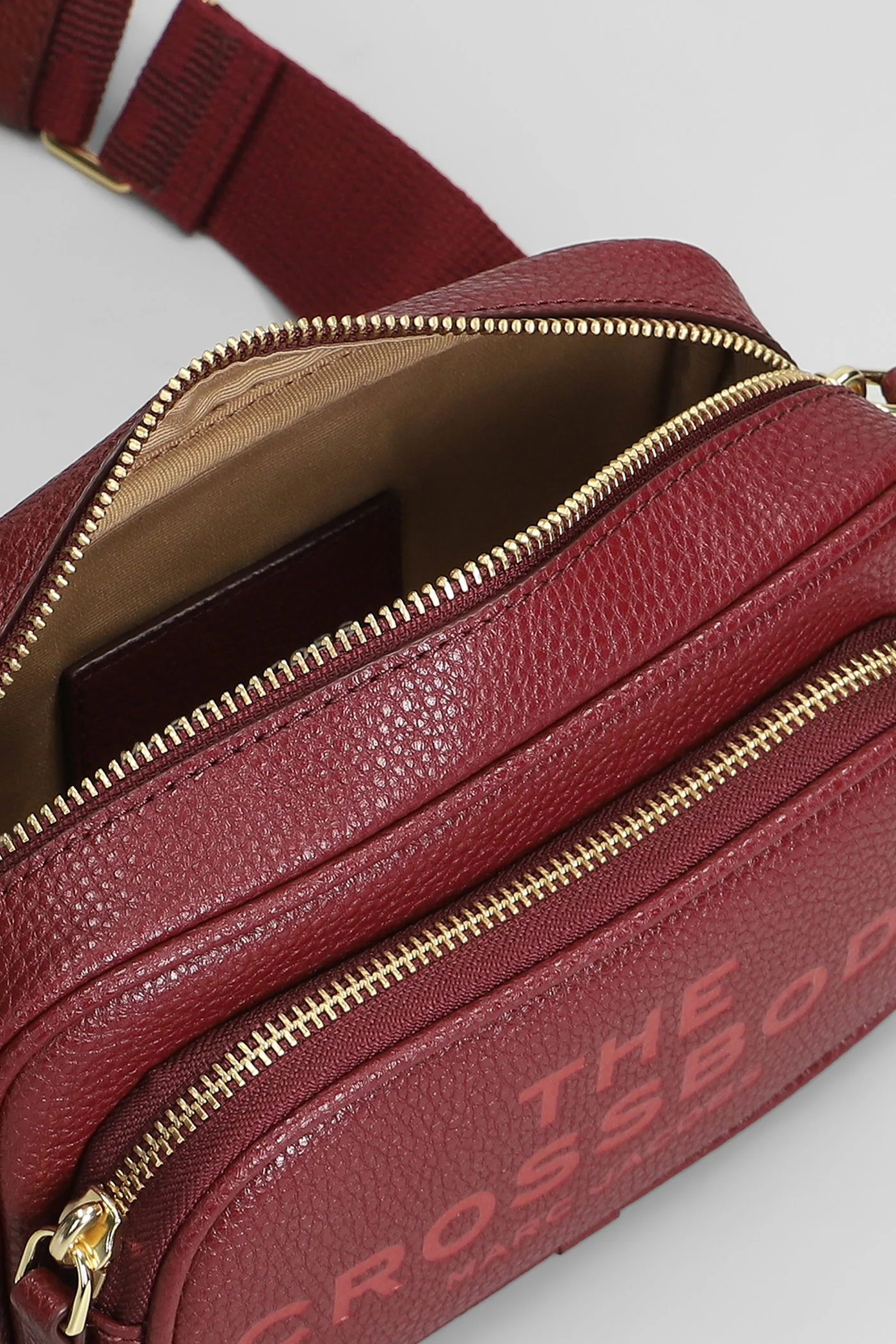 The crossbody Shoulder bag in bordeaux leather - Image 4