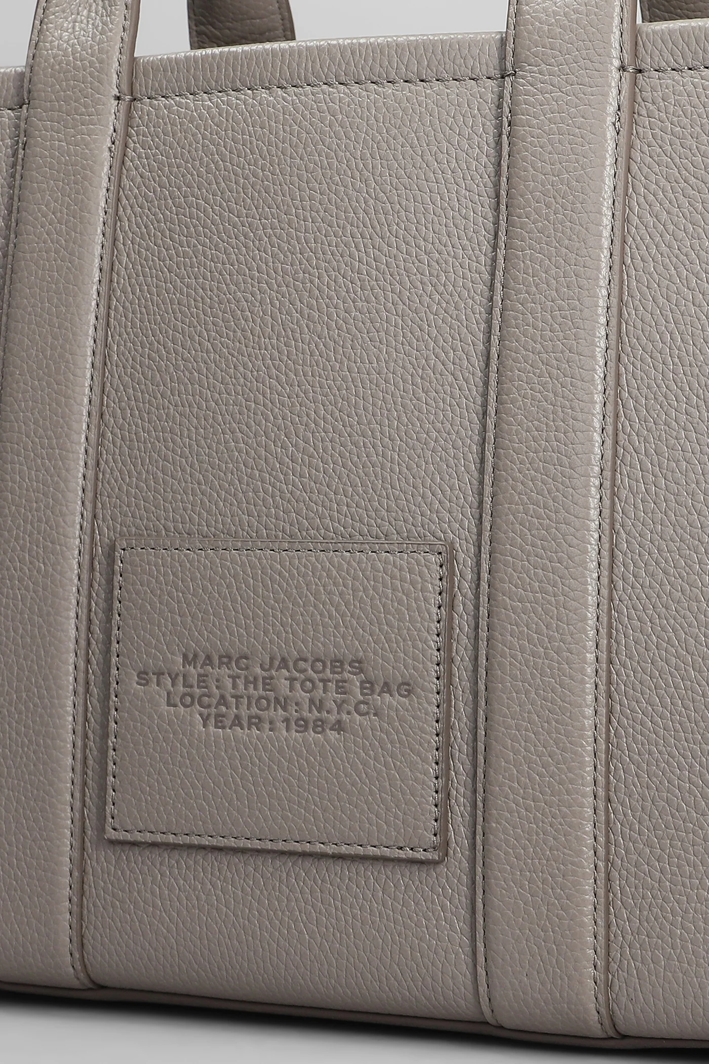 The madium tote Tote in grey leather - Image 4