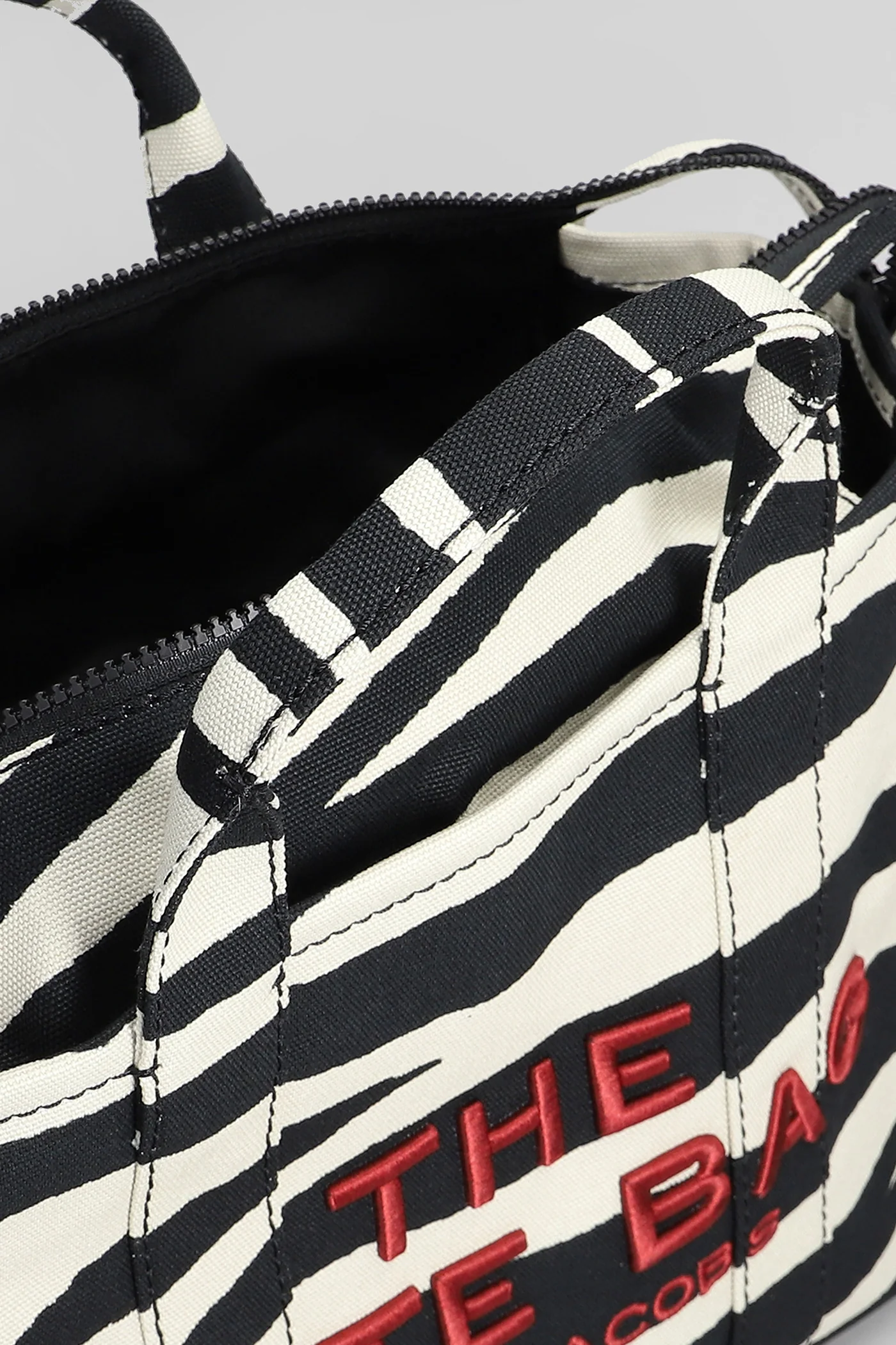 The medum tote Tote in black cotton - Image 4