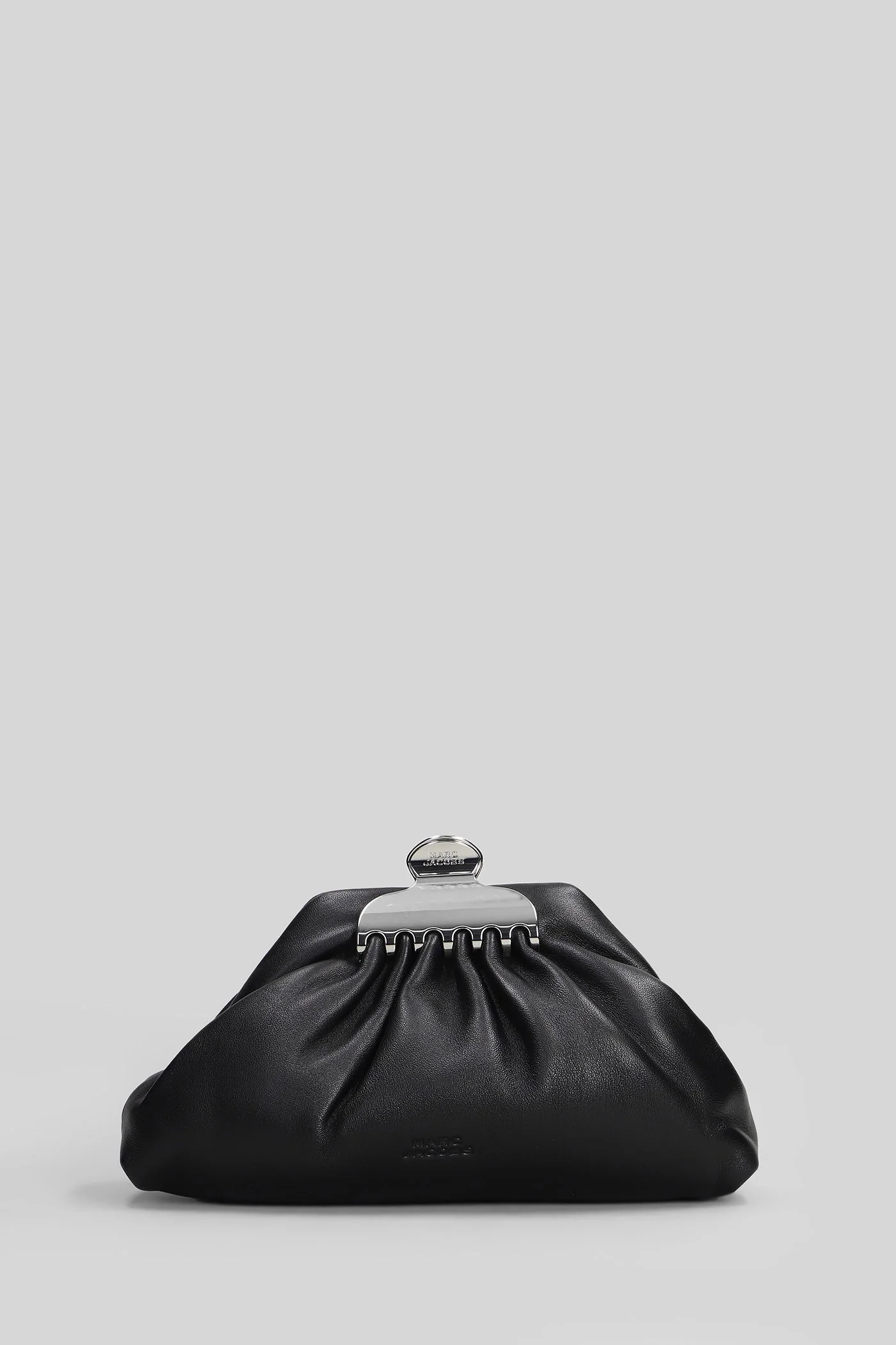 The small claw clip Clutch in black leather - Image 7