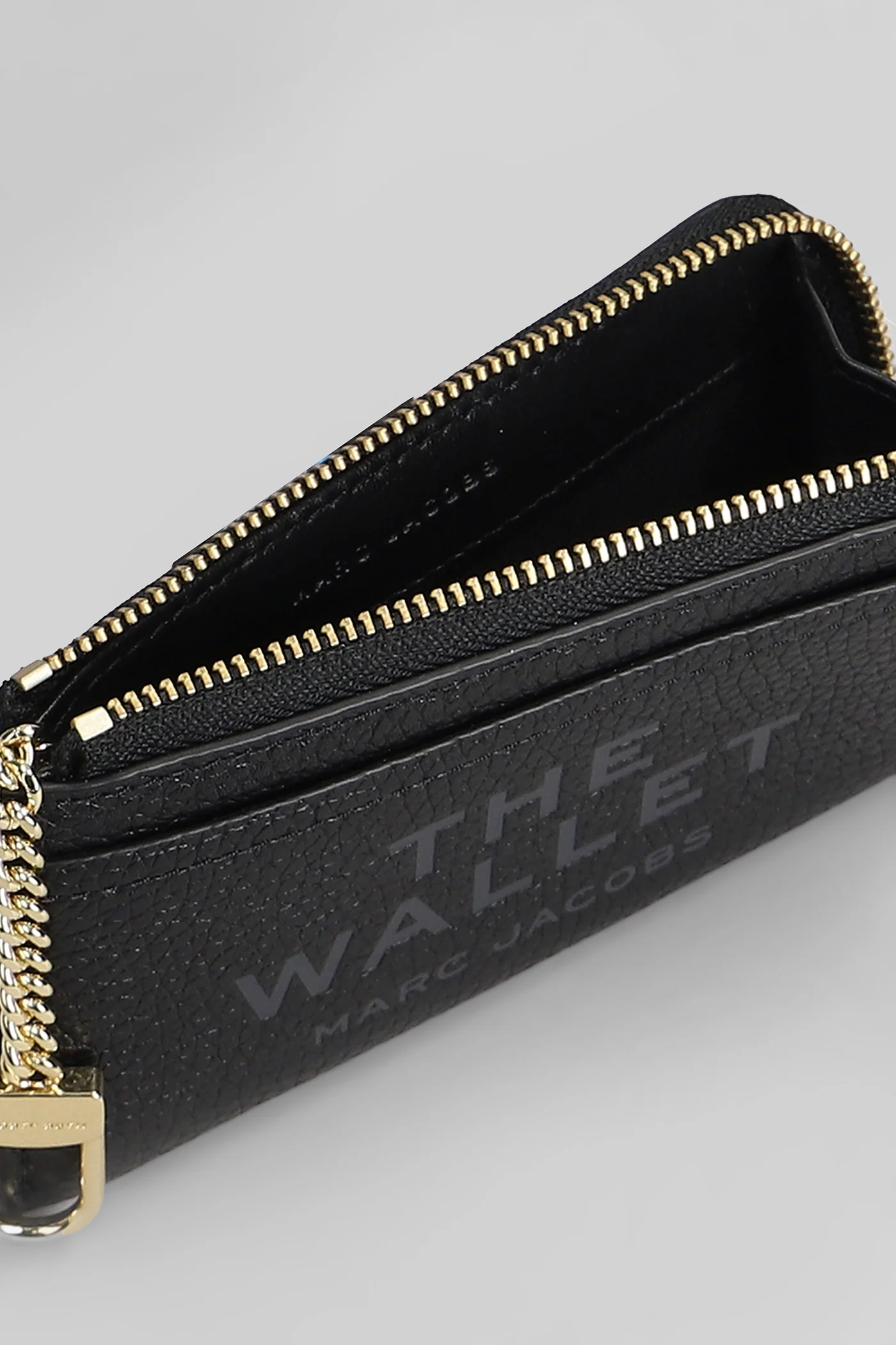 The top zip multi Wallet in black leather - Image 4
