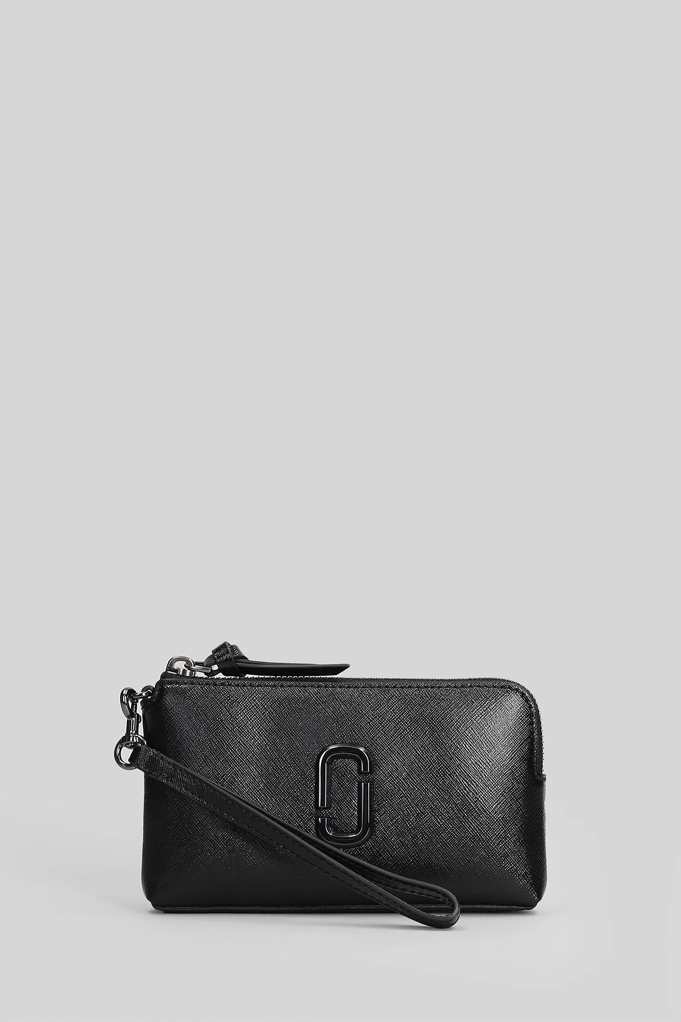 The wristlet Wallet in black leather