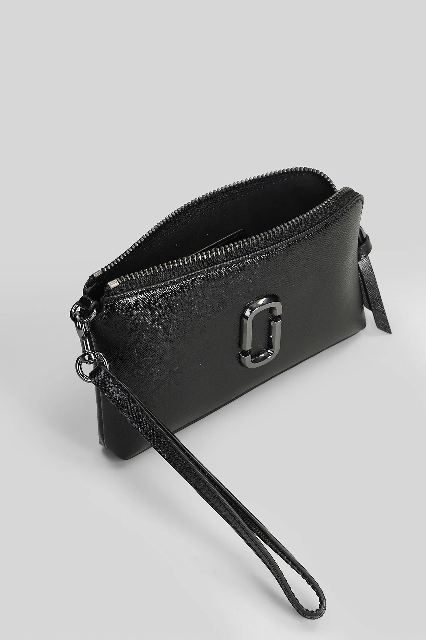 The wristlet Wallet in black leather - Image 4