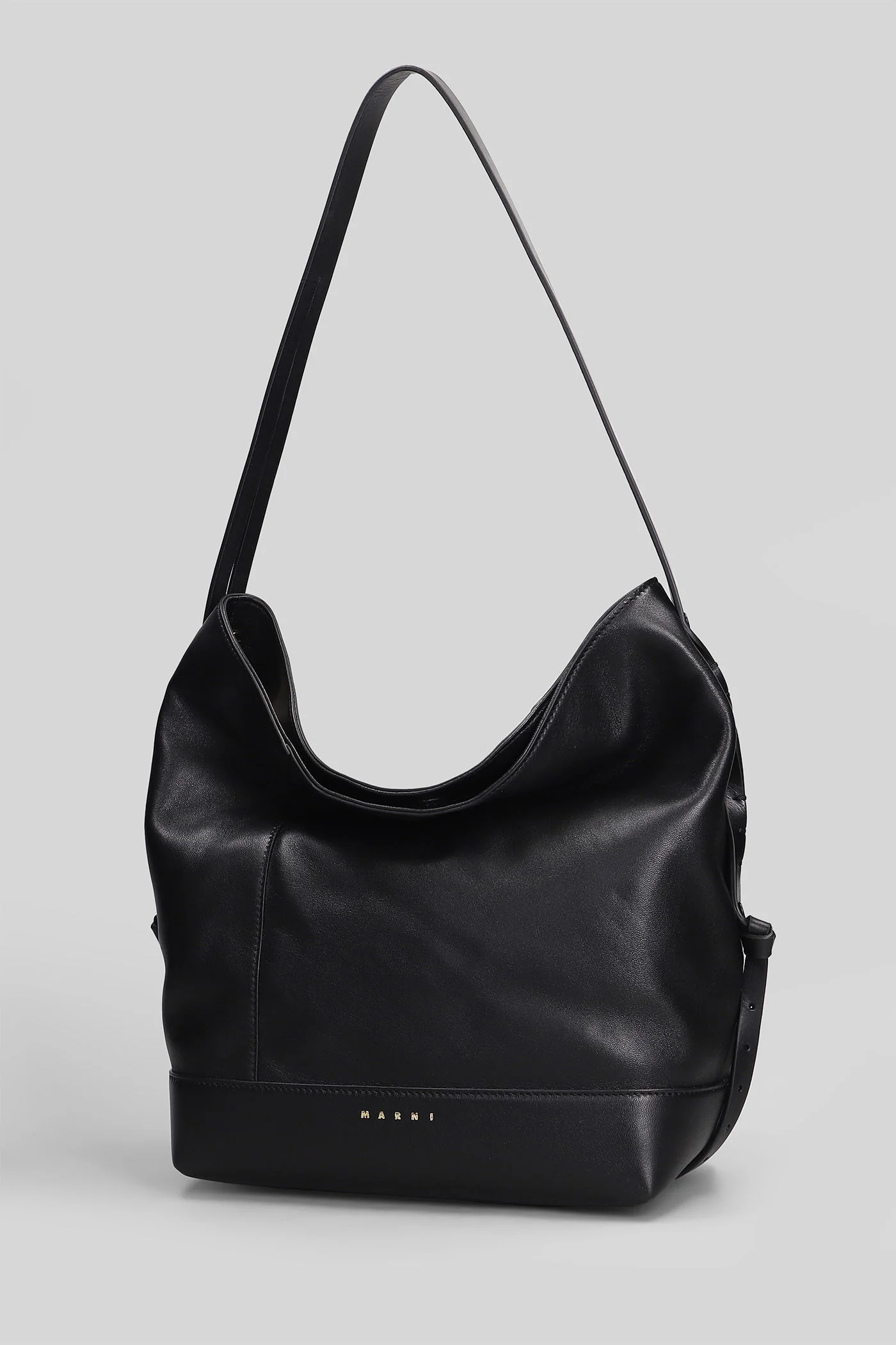 Hobo pod 2.0 Tote in black leather - Image 2