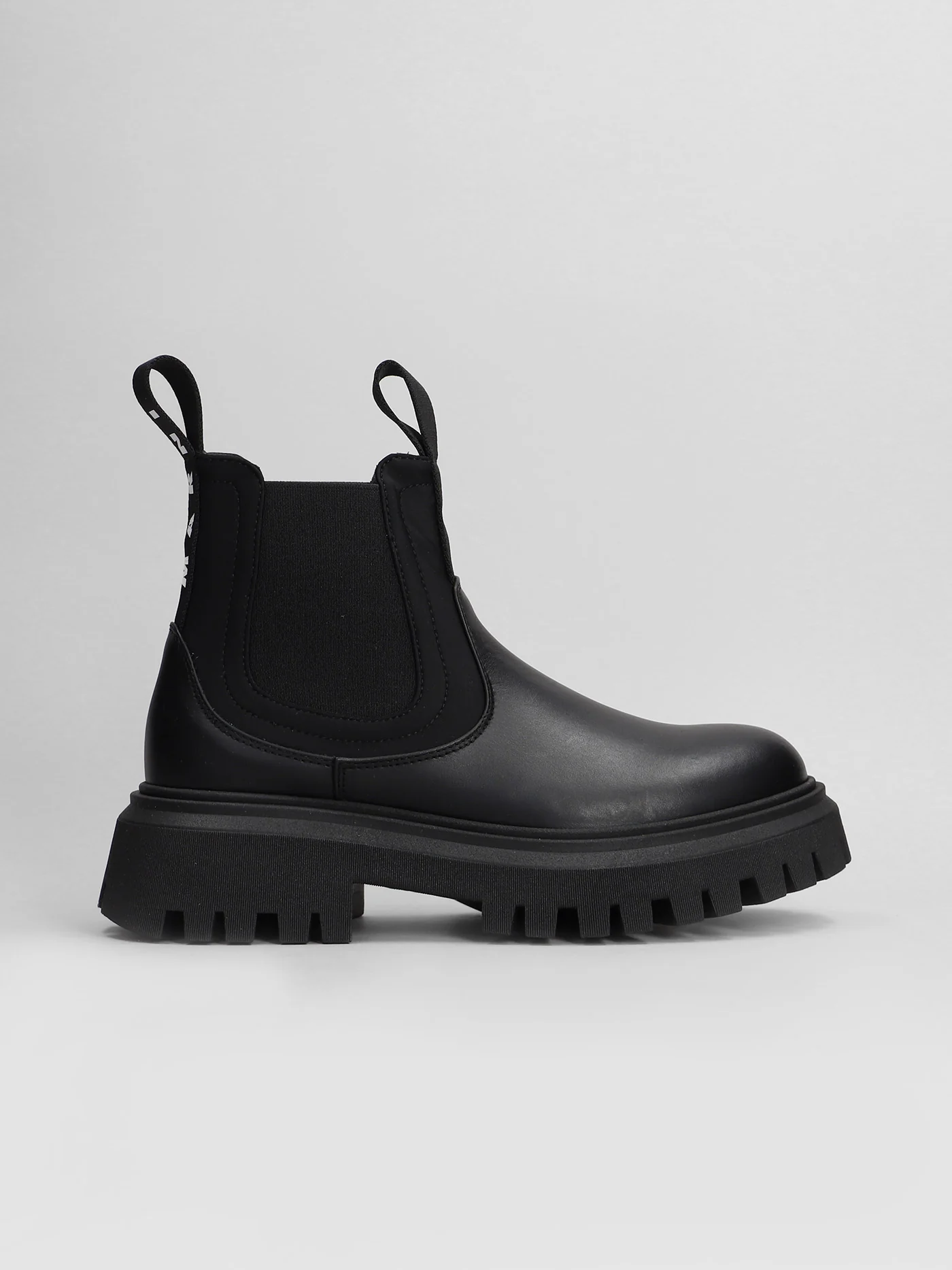 Combat boots in black leather