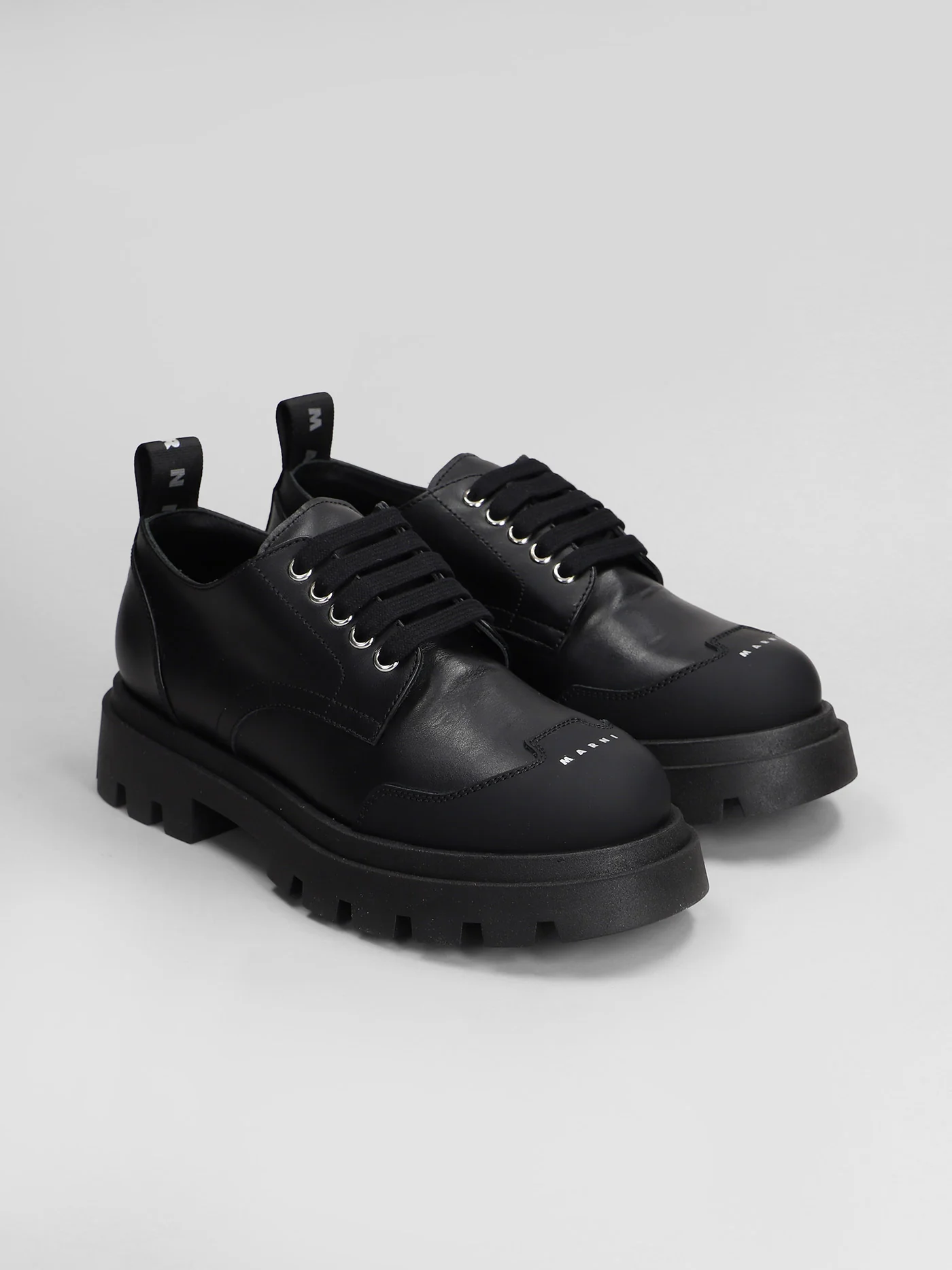 Lace up shoes in black leather - Image 2
