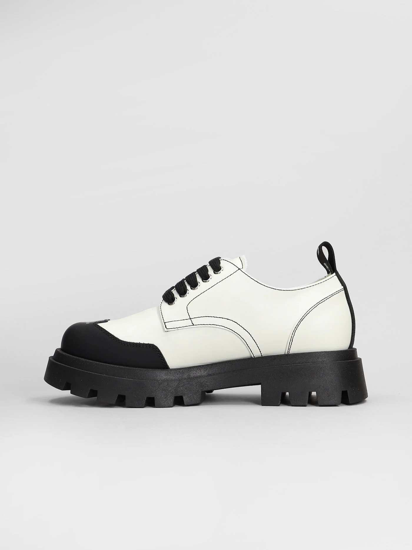 Lace up shoes in white leather - Image 3