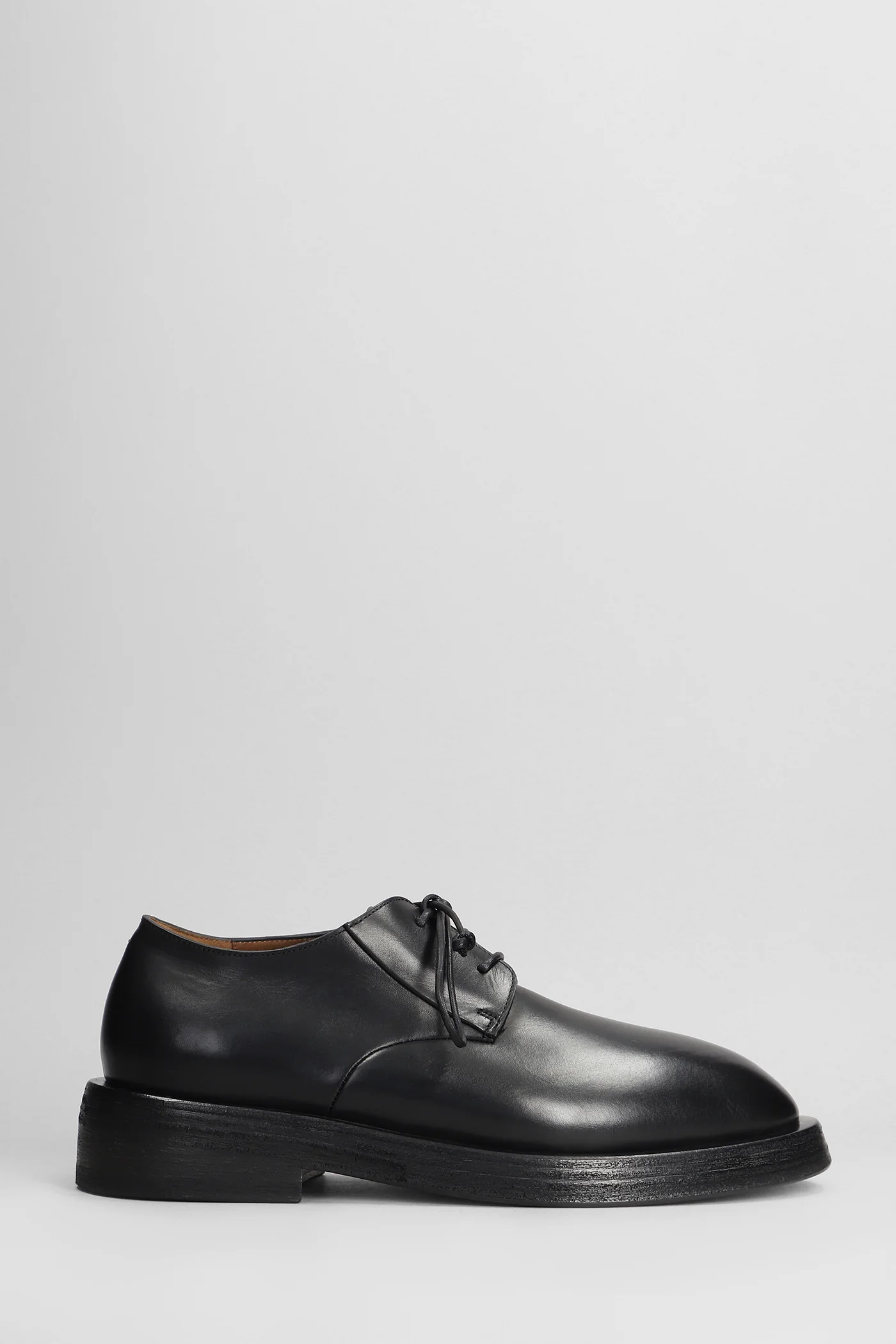 Mentone Lace up shoes in black leather