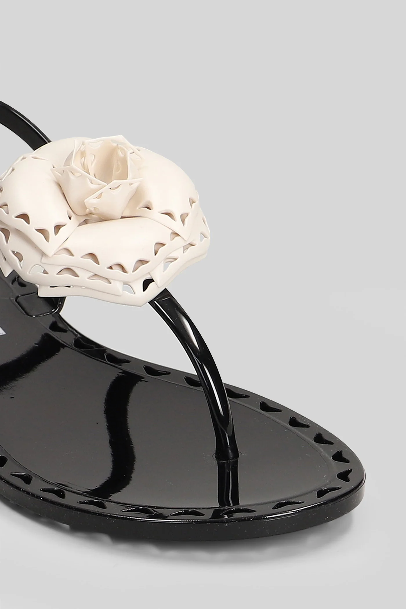 Afrodite Flat sandal-slipper in black rubber/plasic - Image 5