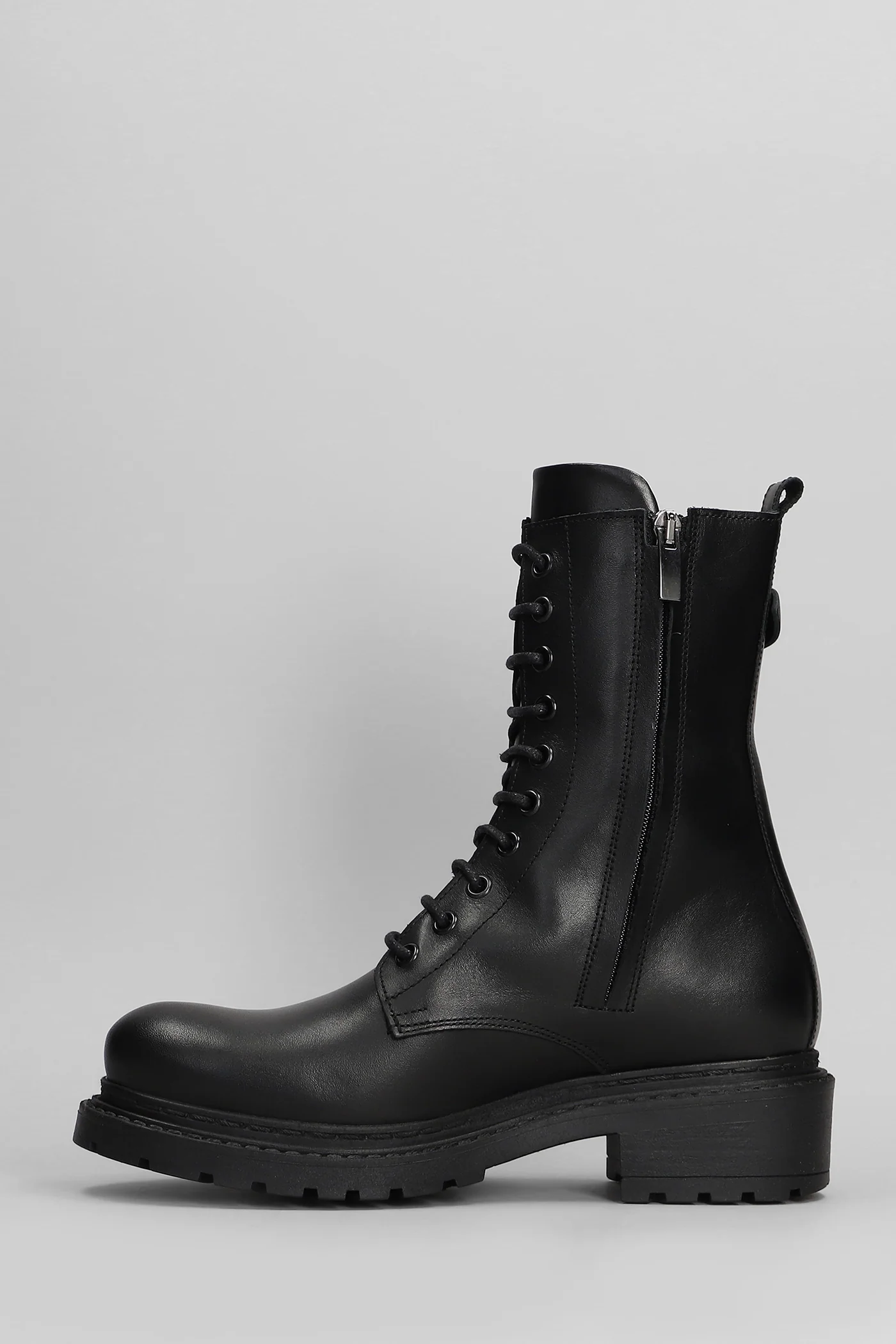 Combat boots in black leather - Image 3