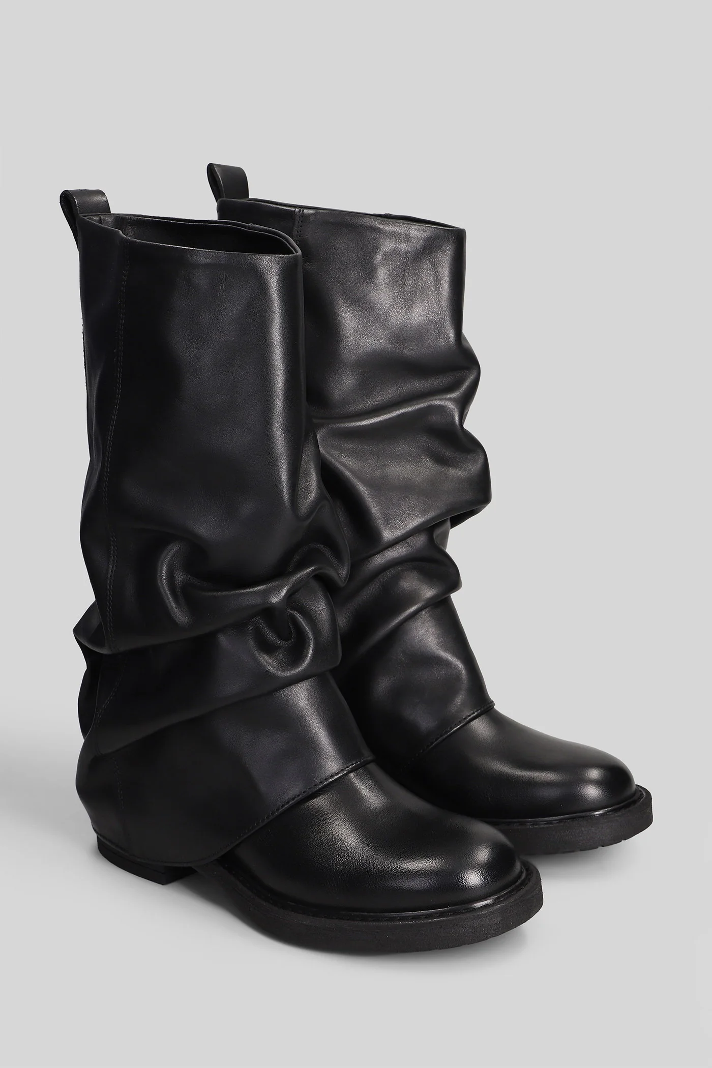 low heels Ankle boots in black leather - Image 2