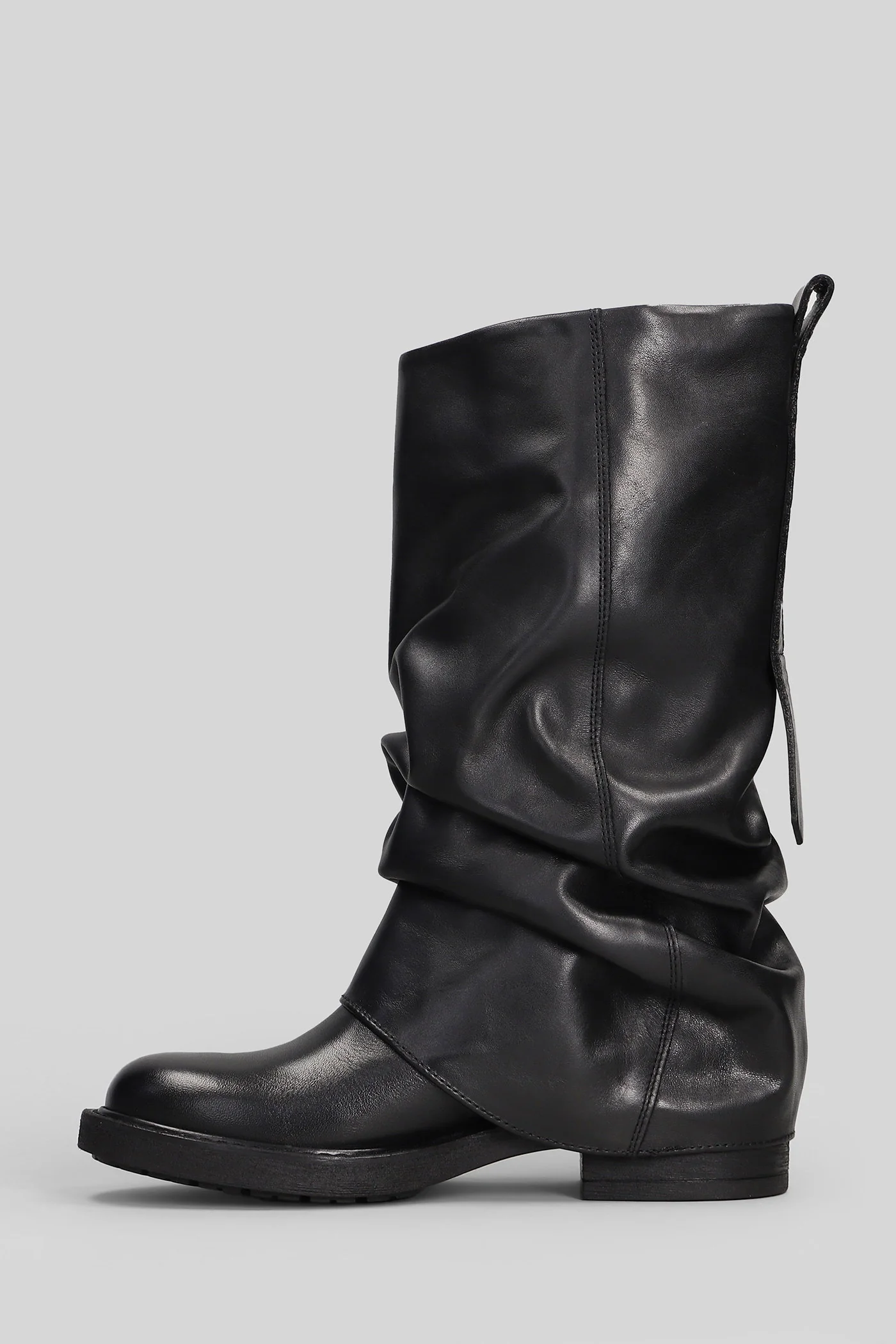 low heels Ankle boots in black leather - Image 3