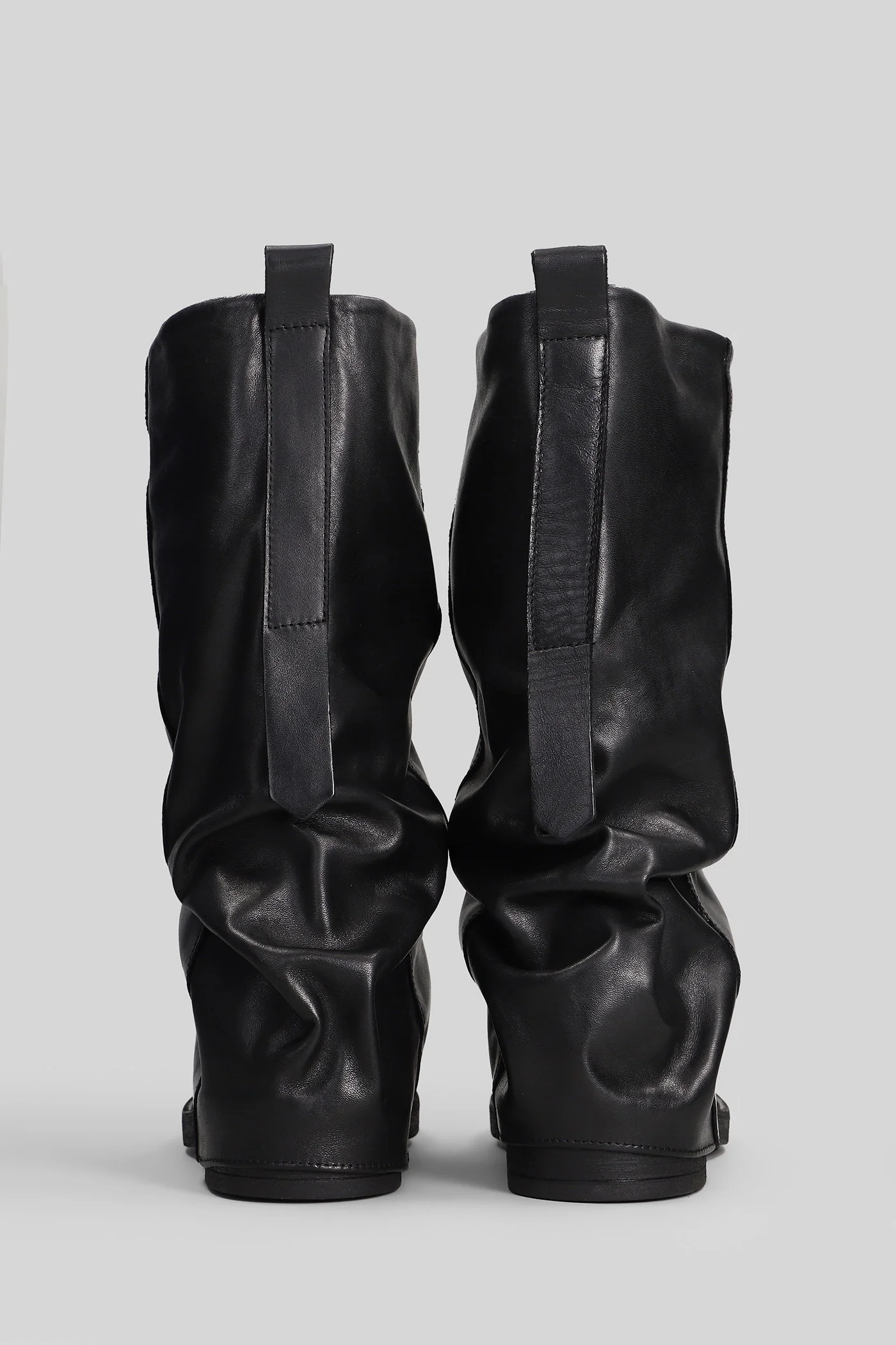 low heels Ankle boots in black leather - Image 4