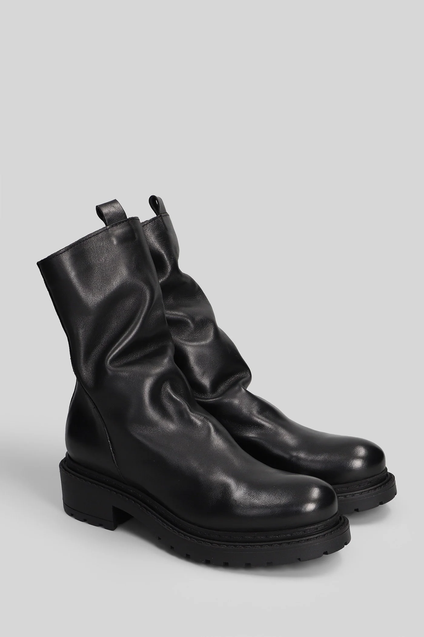 low heels Ankle boots in black leather - Image 2