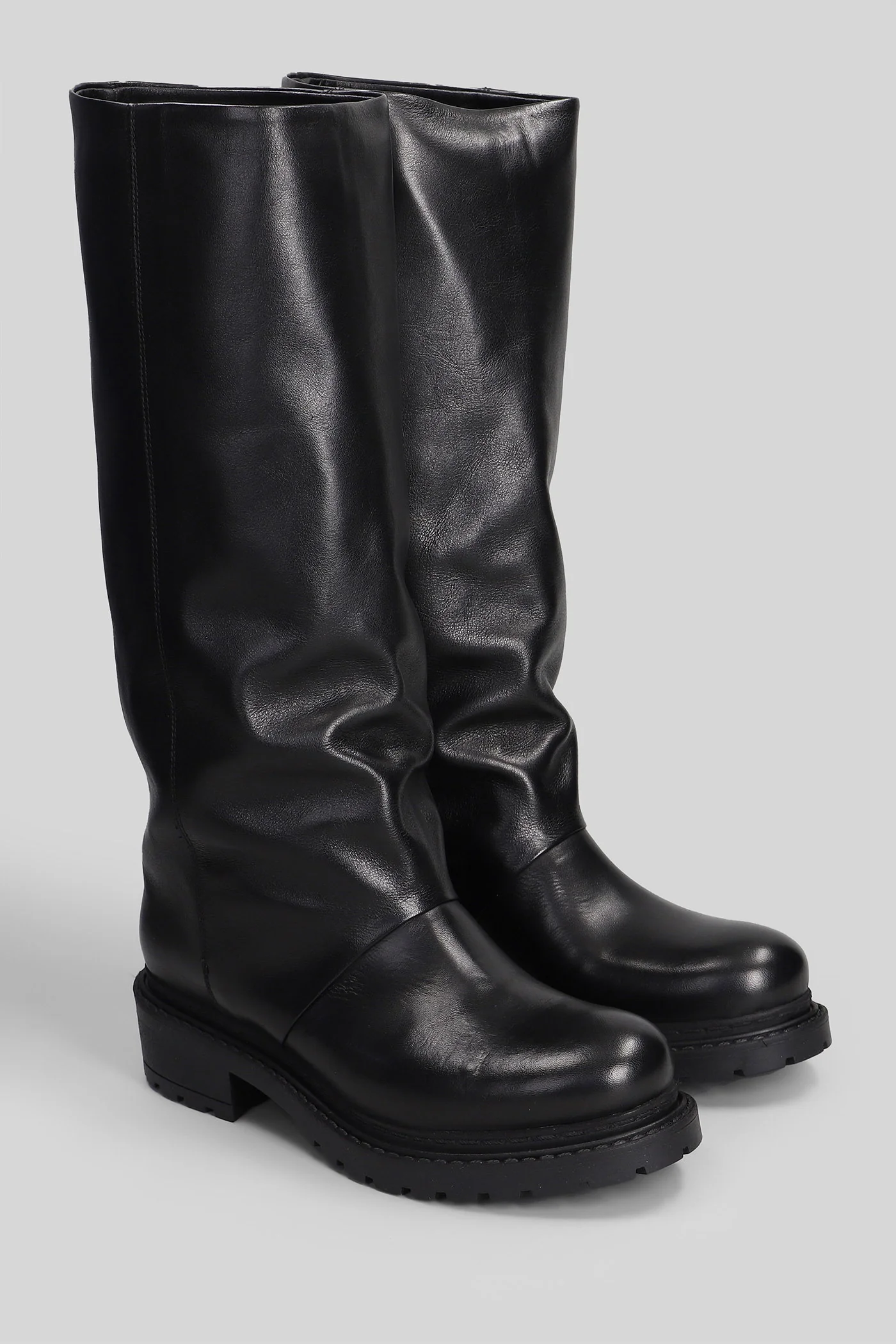 low heels boots in black leather - Image 2