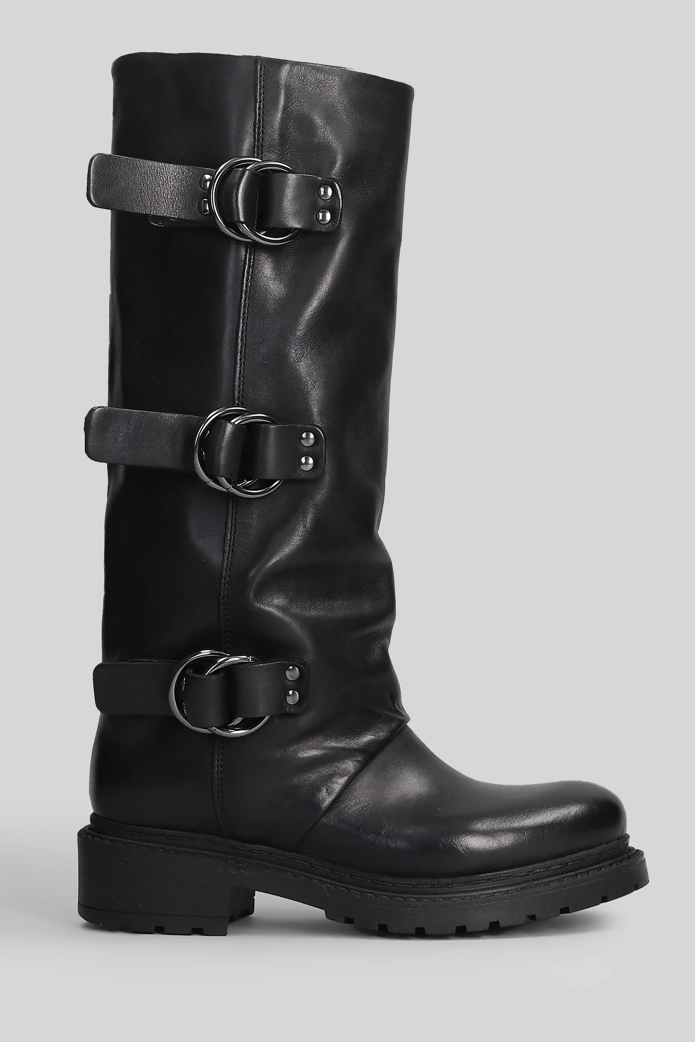 low heels boots in black leather