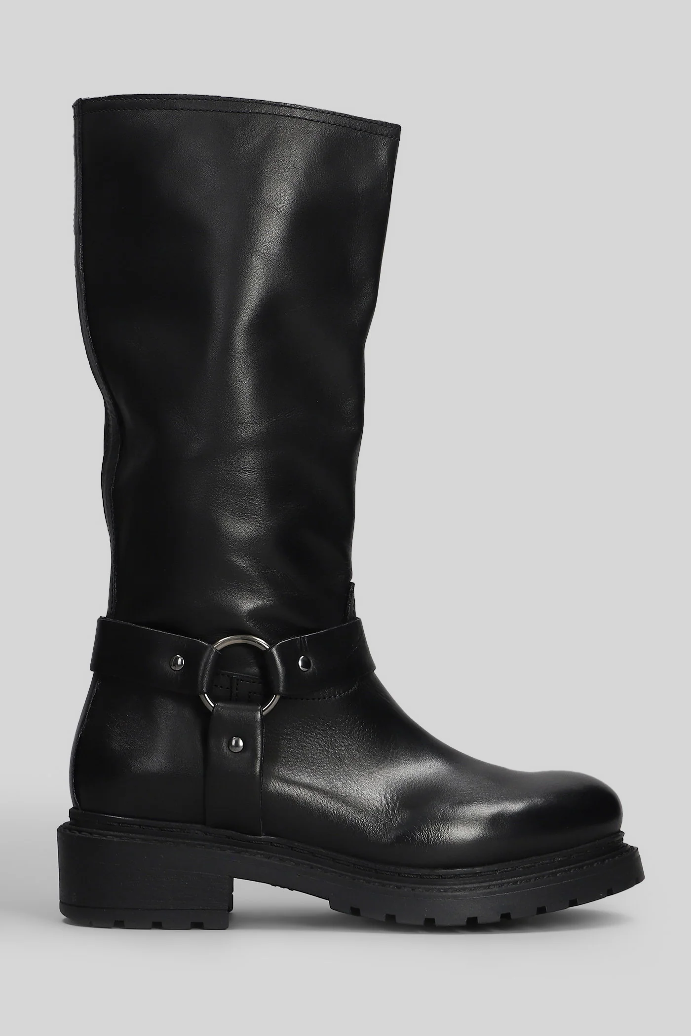 low heels boots in black leather