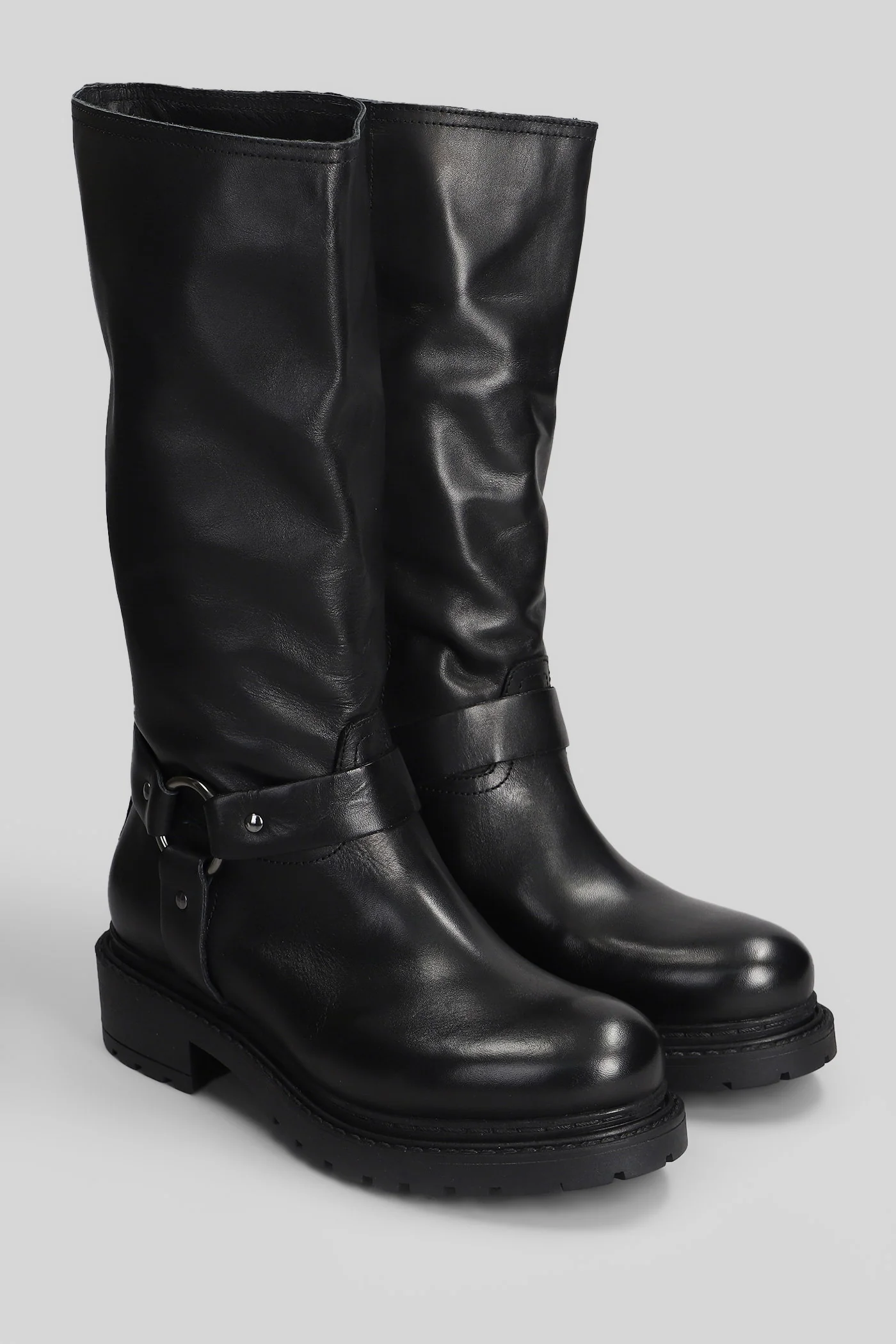 low heels boots in black leather - Image 2
