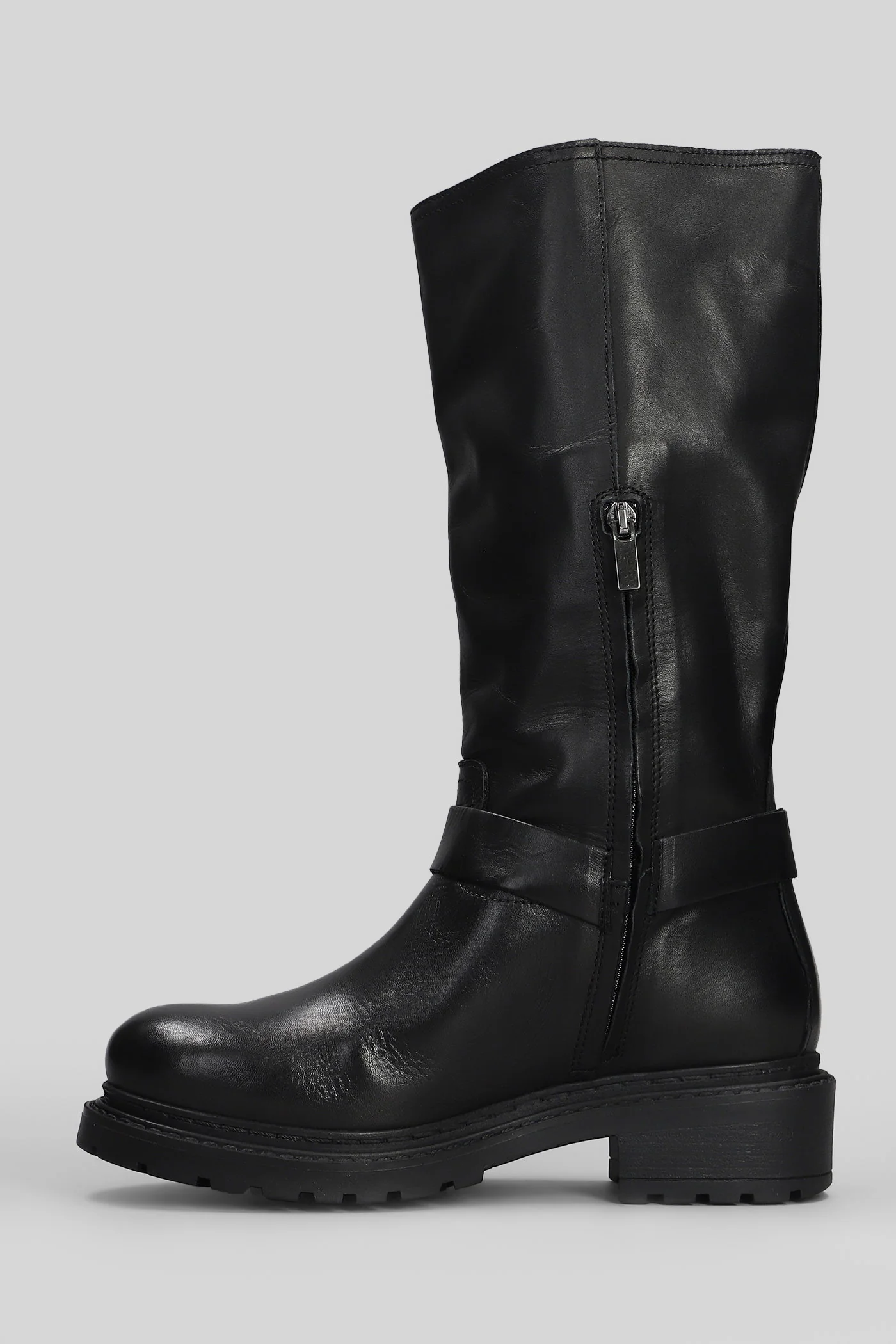 low heels boots in black leather - Image 3