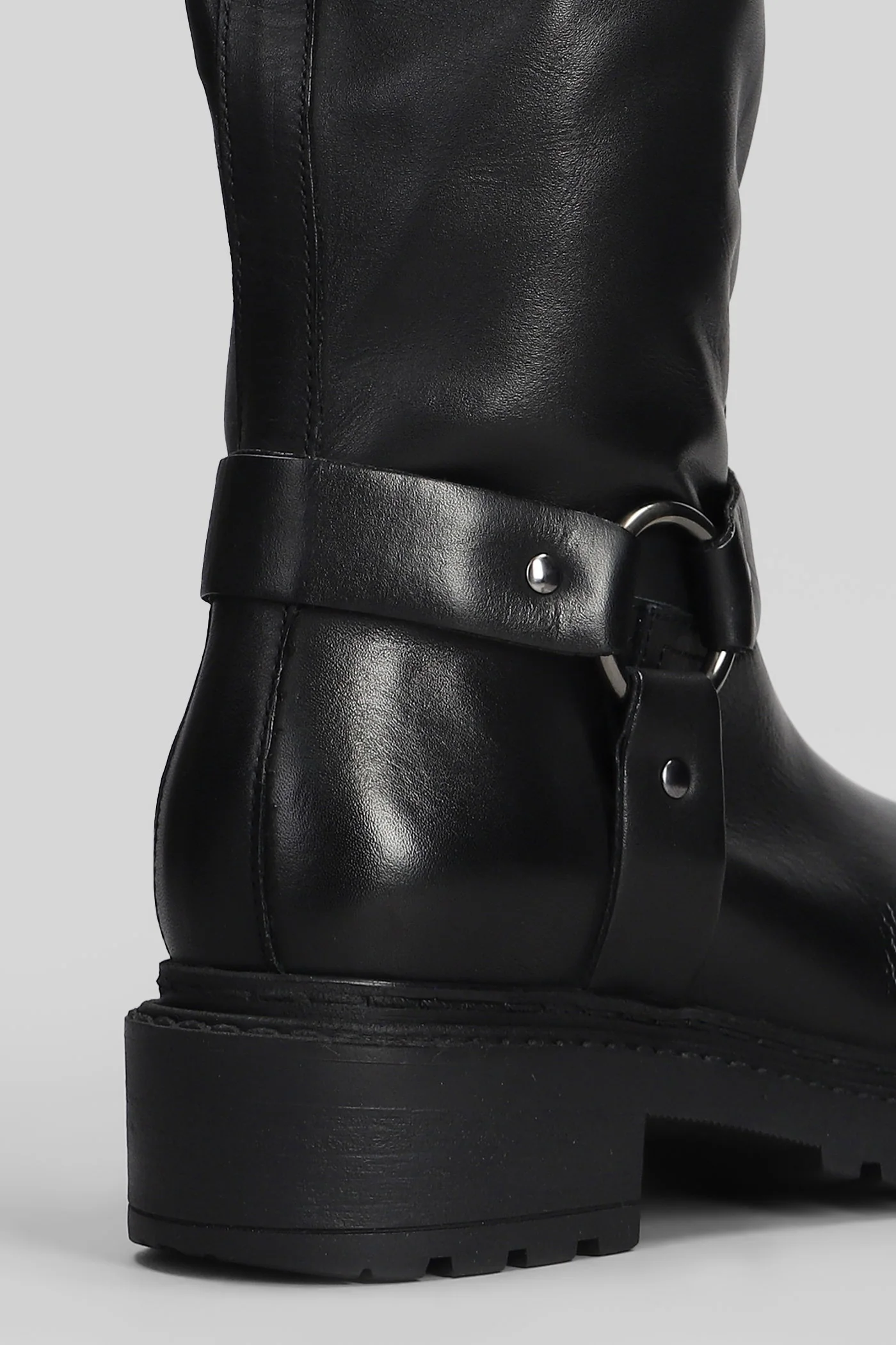low heels boots in black leather - Image 5