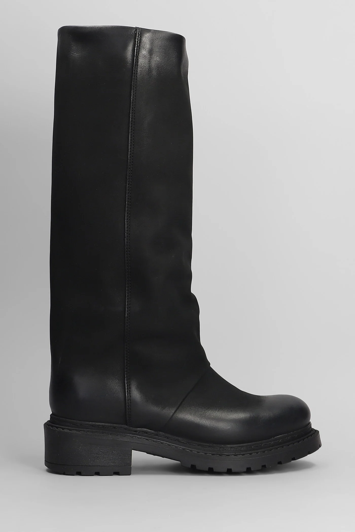 low heels boots in black nubuck