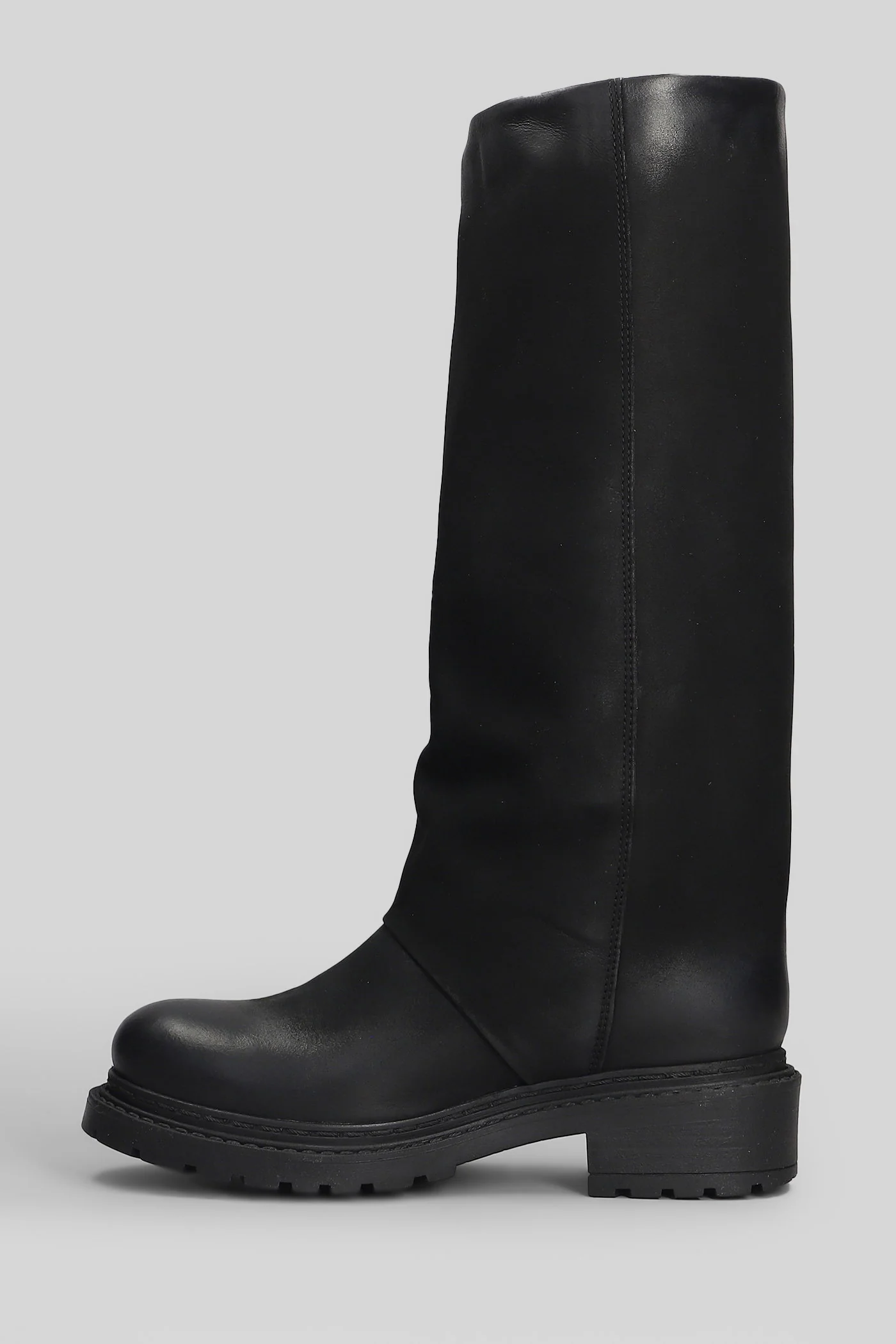low heels boots in black nubuck - Image 3