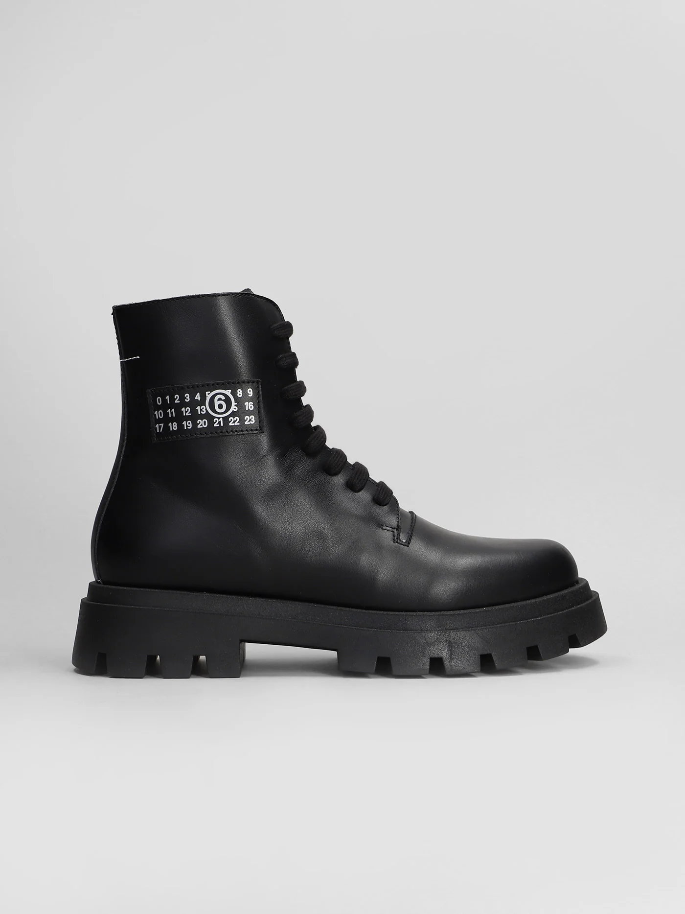 Combat boots in black leather