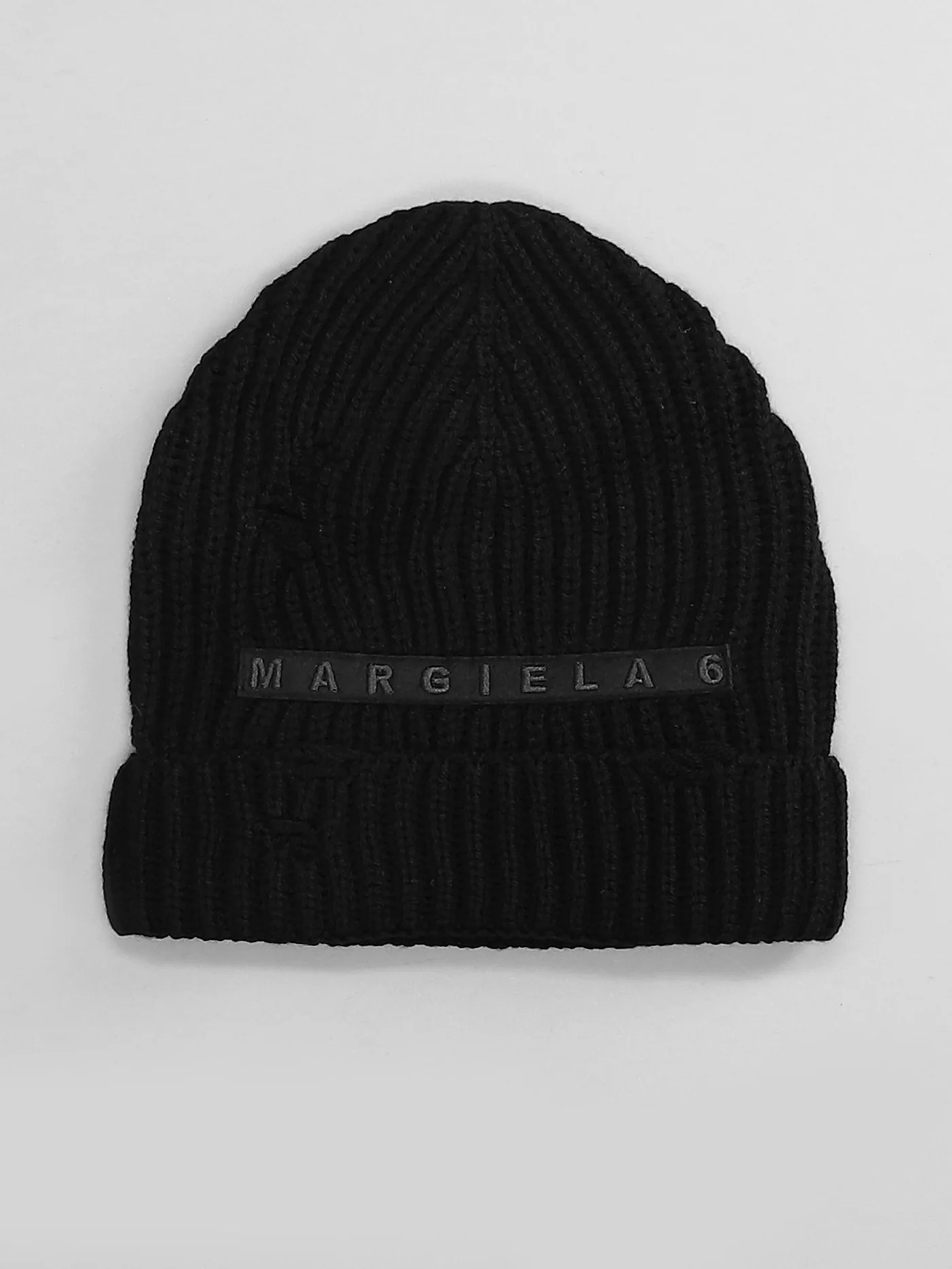 Hats in black wool