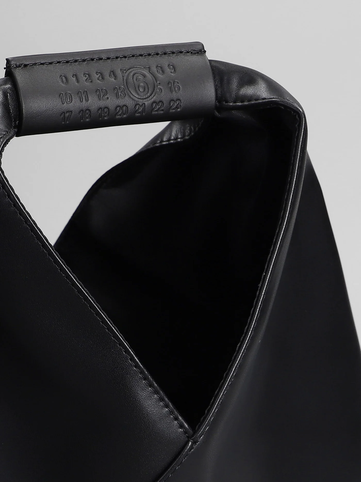 Shoulder bag in black leather - Image 4