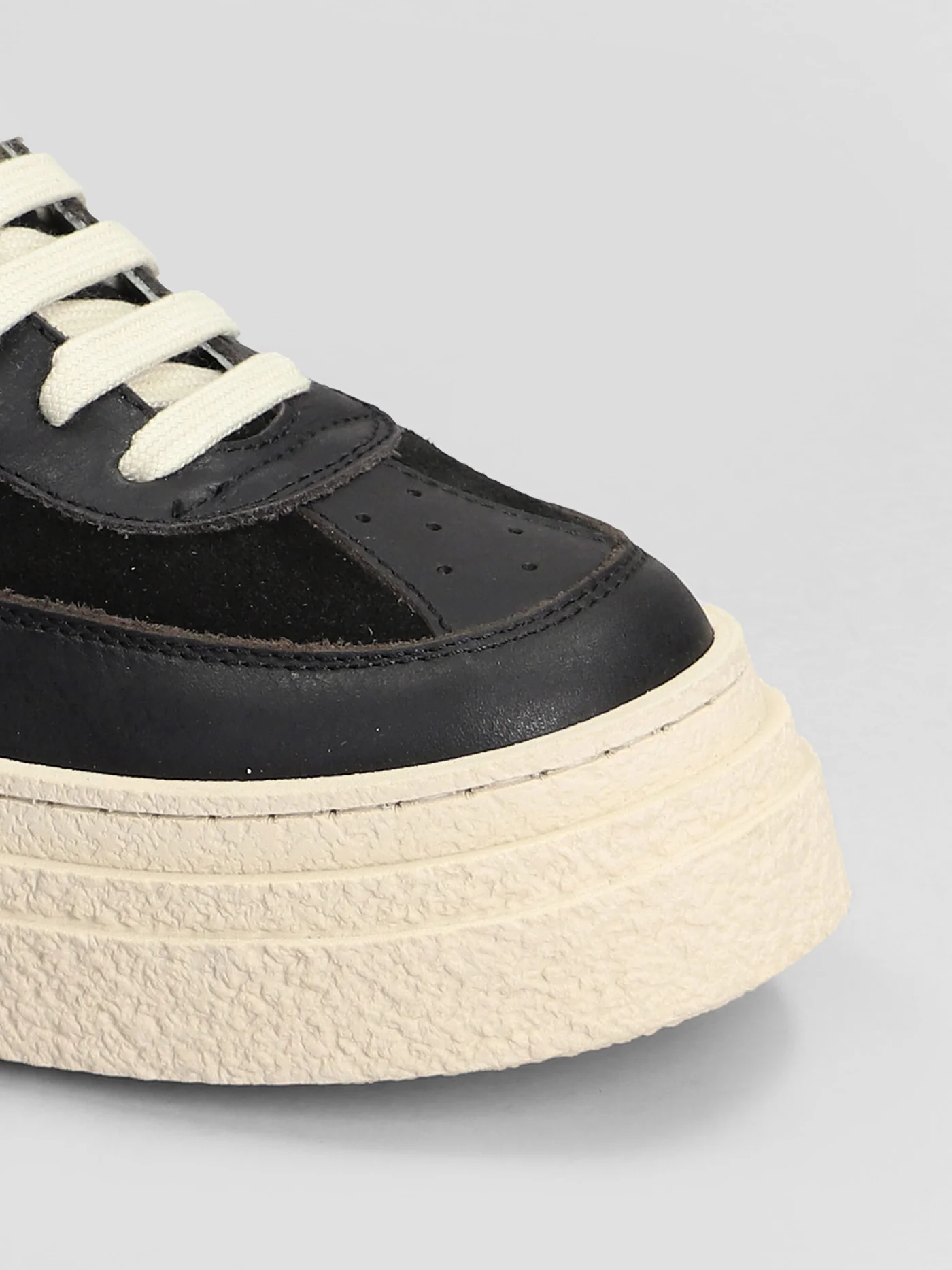Sneakers in black suede and leather - Image 5