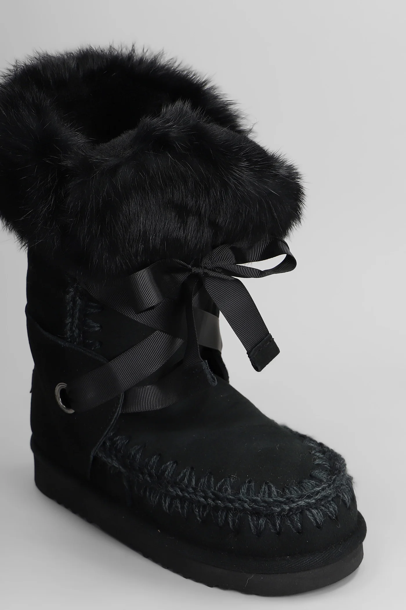 Eskimo lace and fur low heels boots in black suede - Image 5