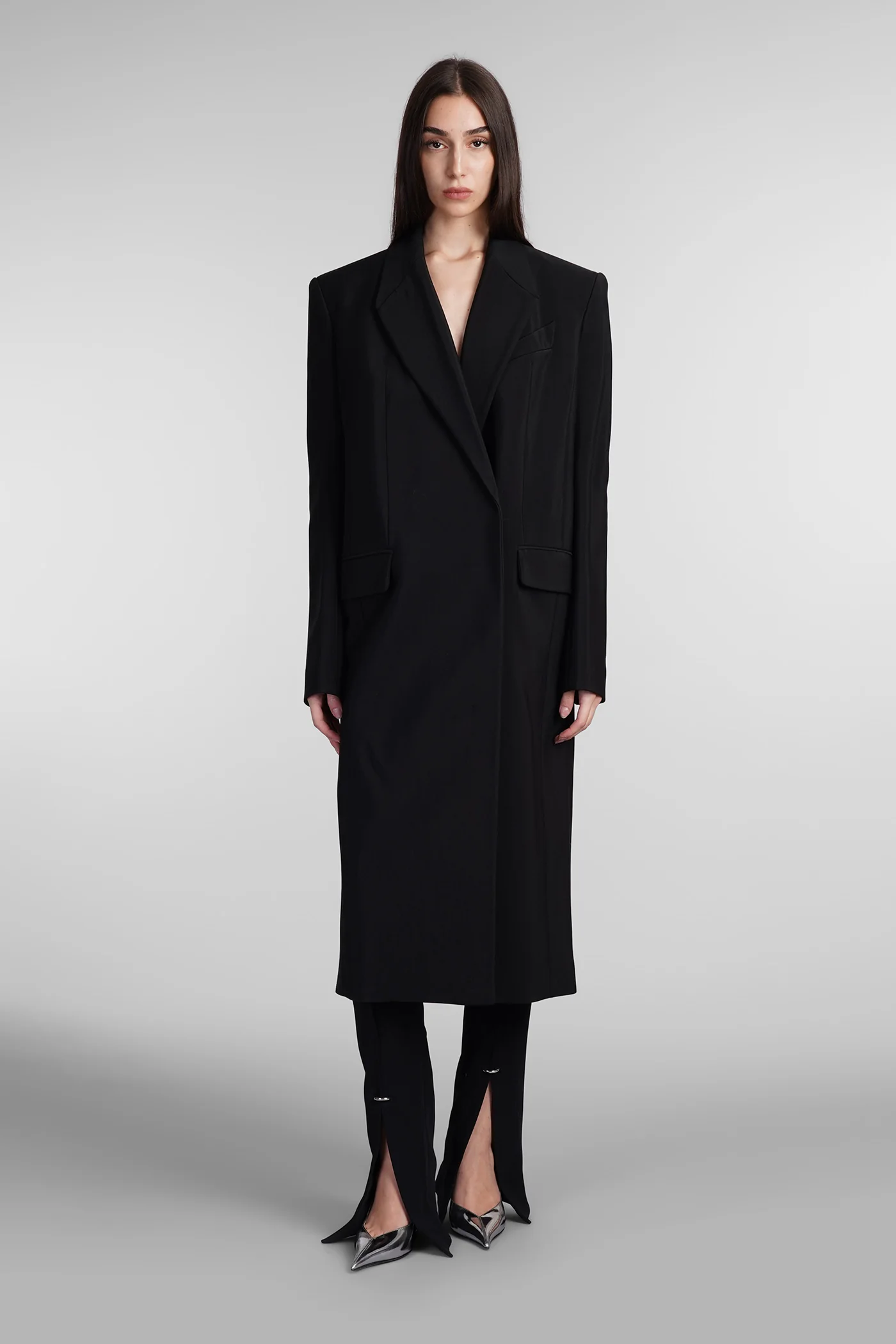 Coat in black viscose